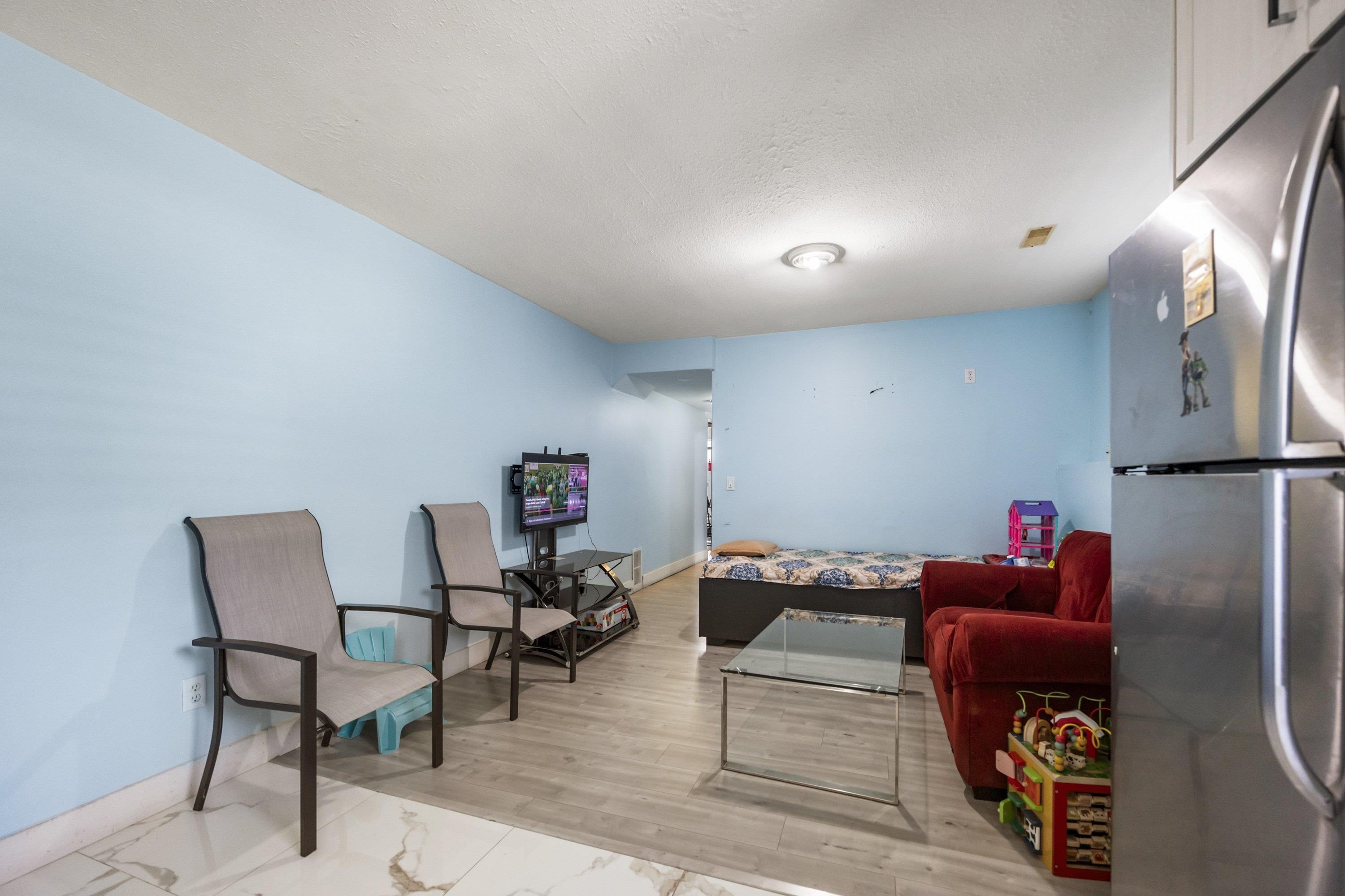 









30516


Robin

Drive,
Abbotsford,




BC
V2T 5S1


