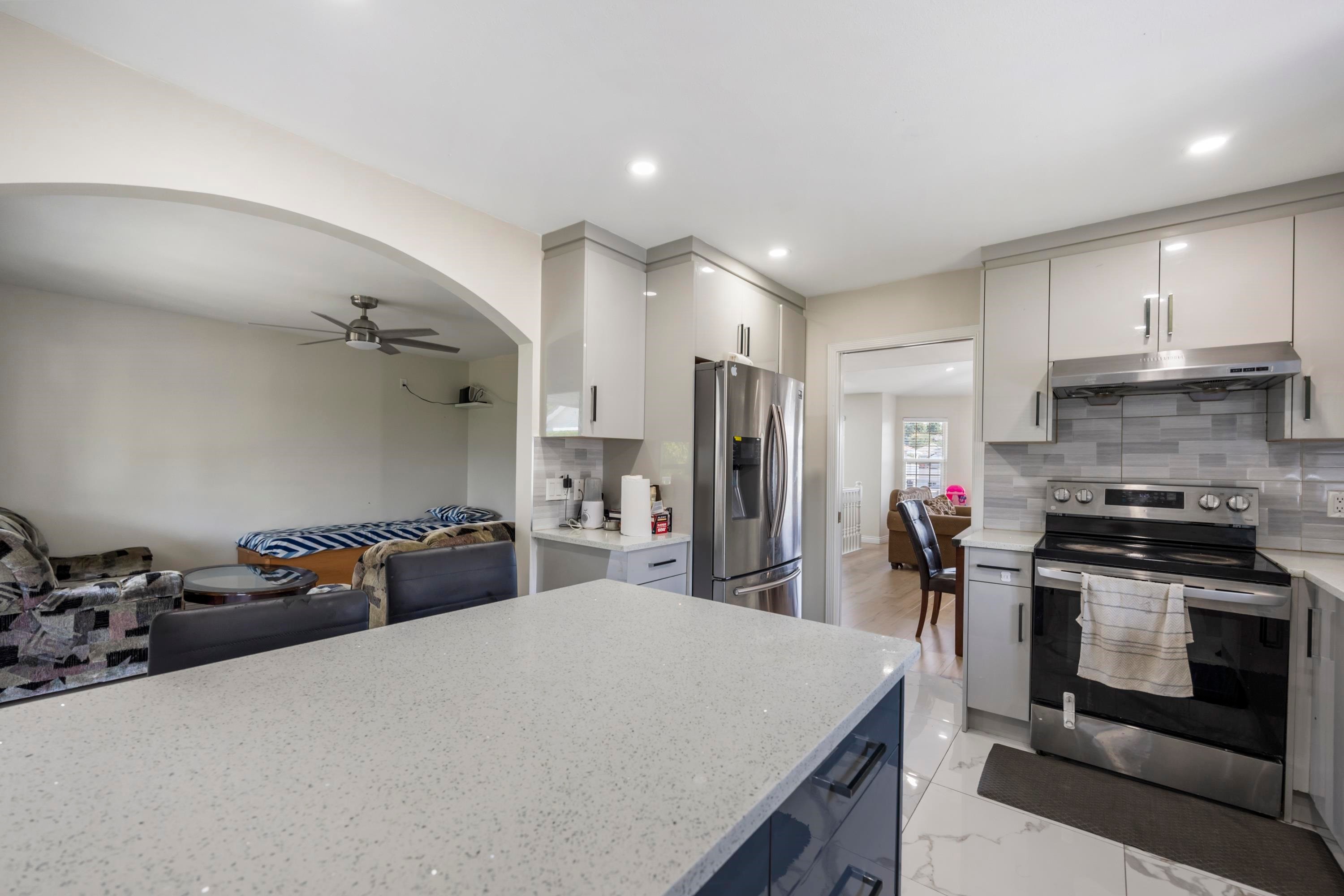 









30516


Robin

Drive,
Abbotsford,




BC
V2T 5S1

