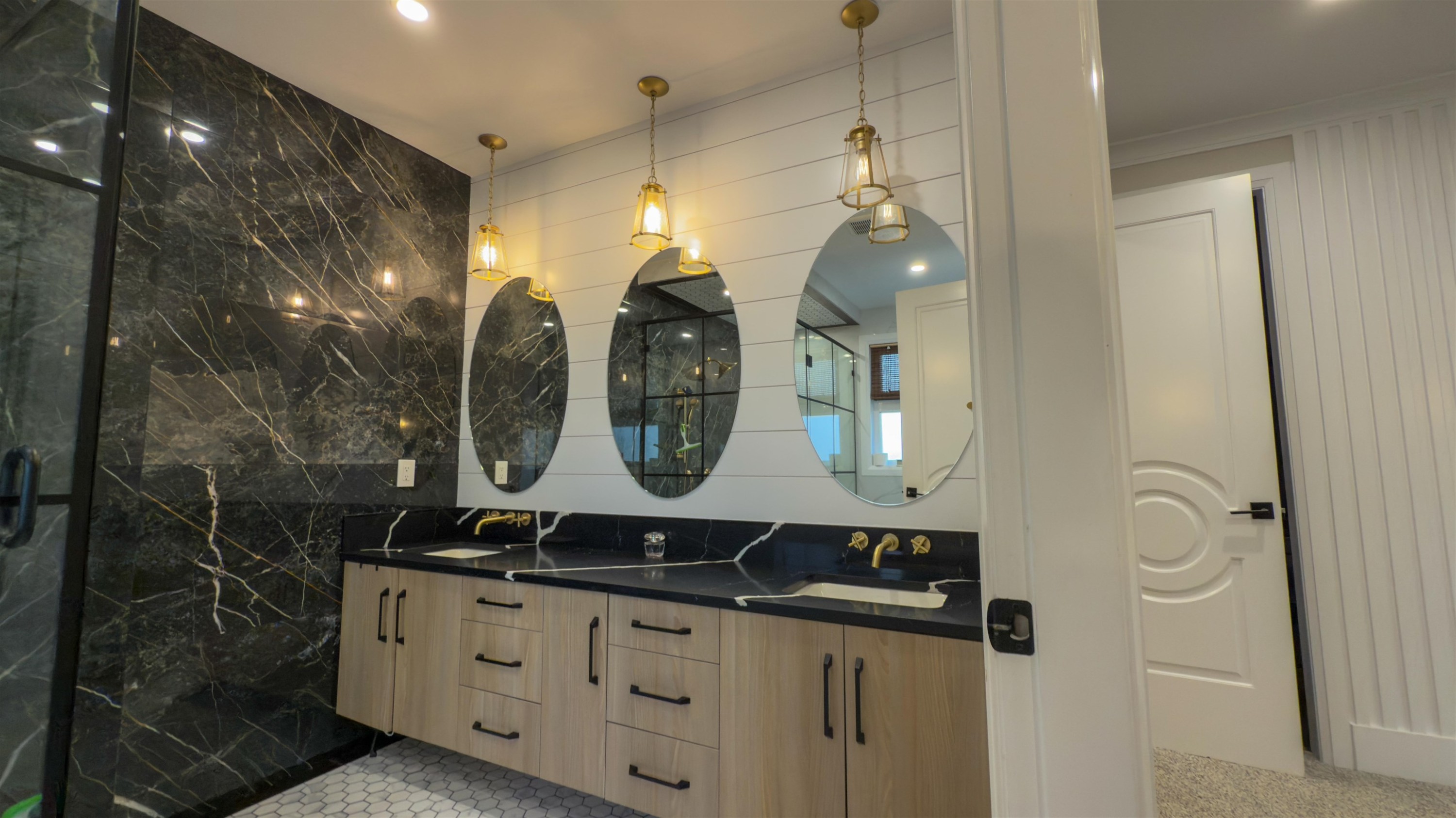 









6816


147

Street,
Surrey,




BC
V3S 2B1

