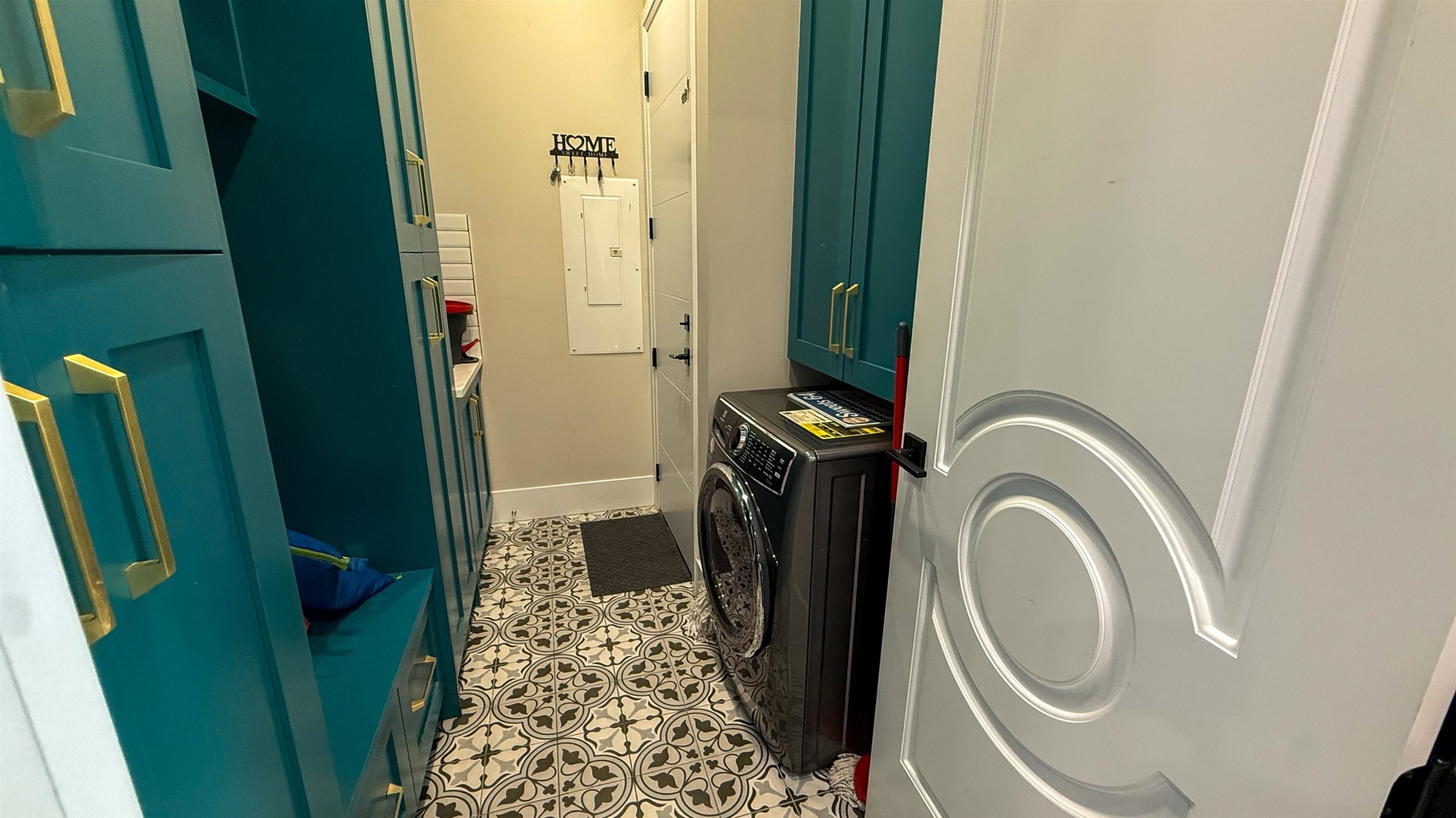 









6816


147

Street,
Surrey,




BC
V3S 2B1

