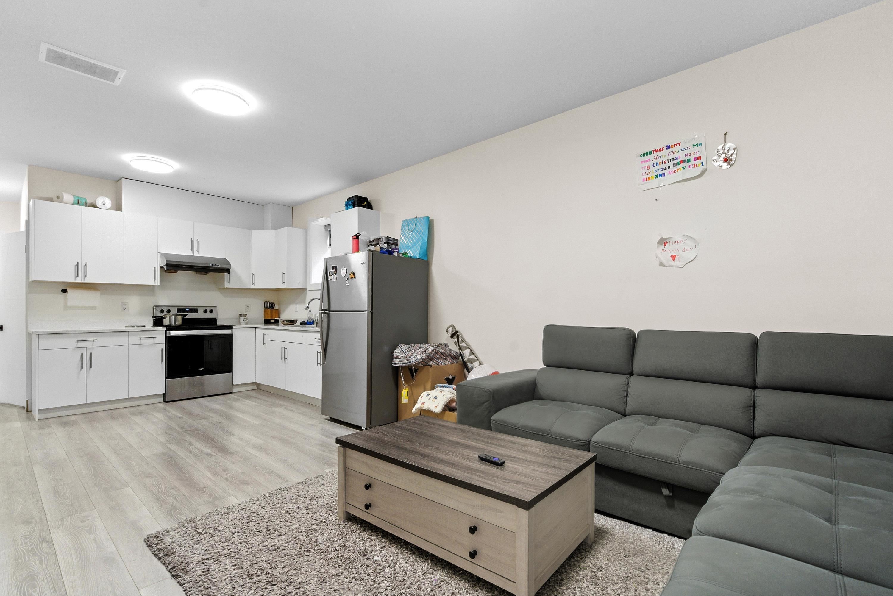 









2245


Beaver

Street,
Abbotsford,




BC
V2T 3C9

