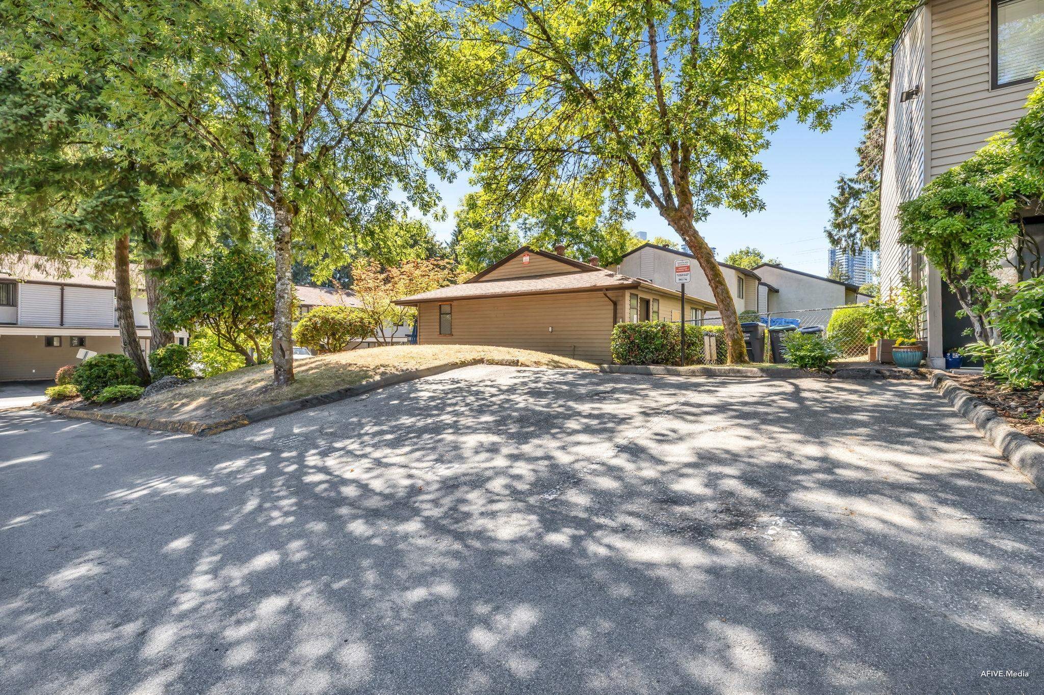 









9955


140

Street, 56,
Surrey,




BC
V3T 4M4


