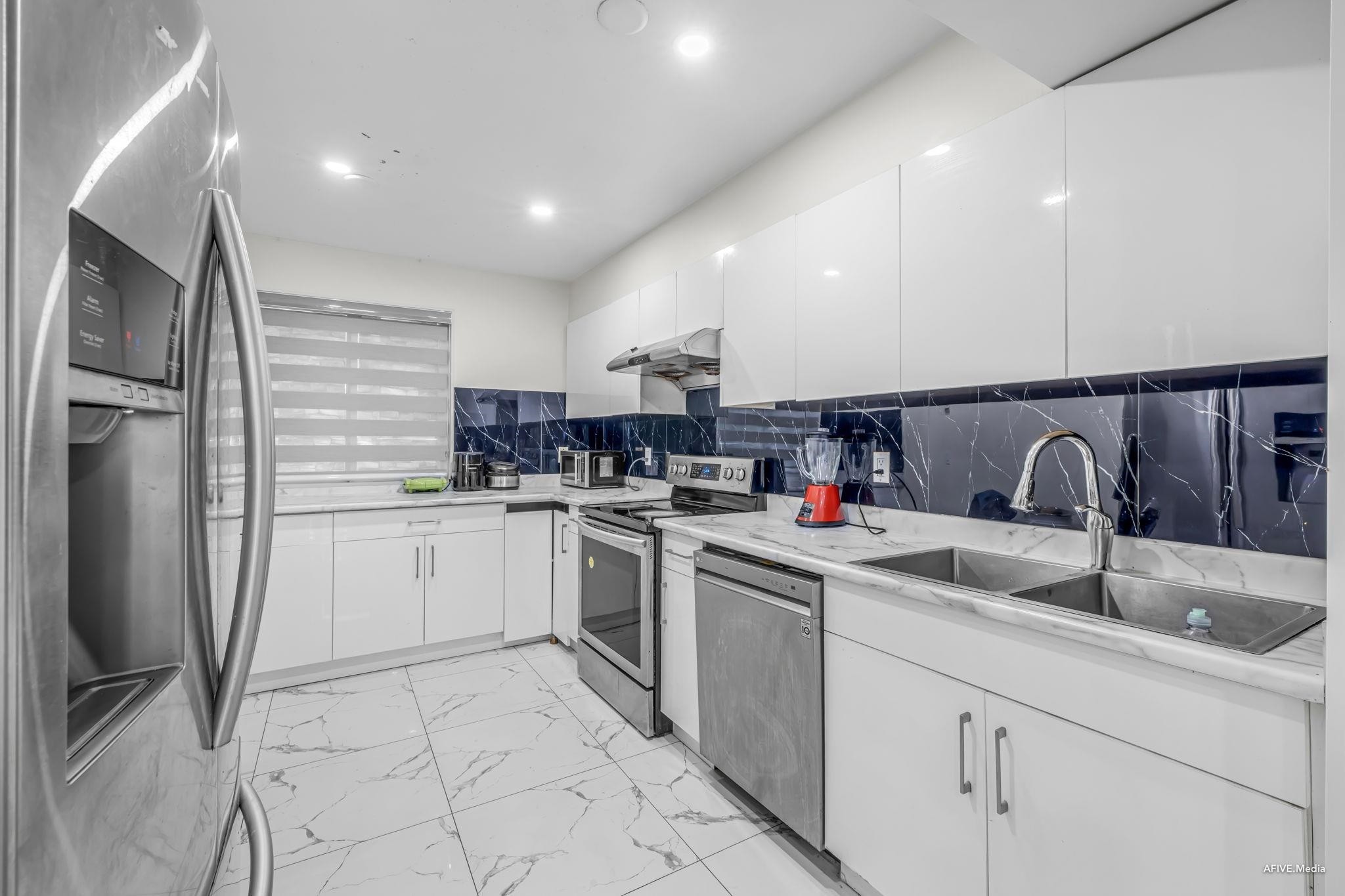 









9955


140

Street, 56,
Surrey,




BC
V3T 4M4

