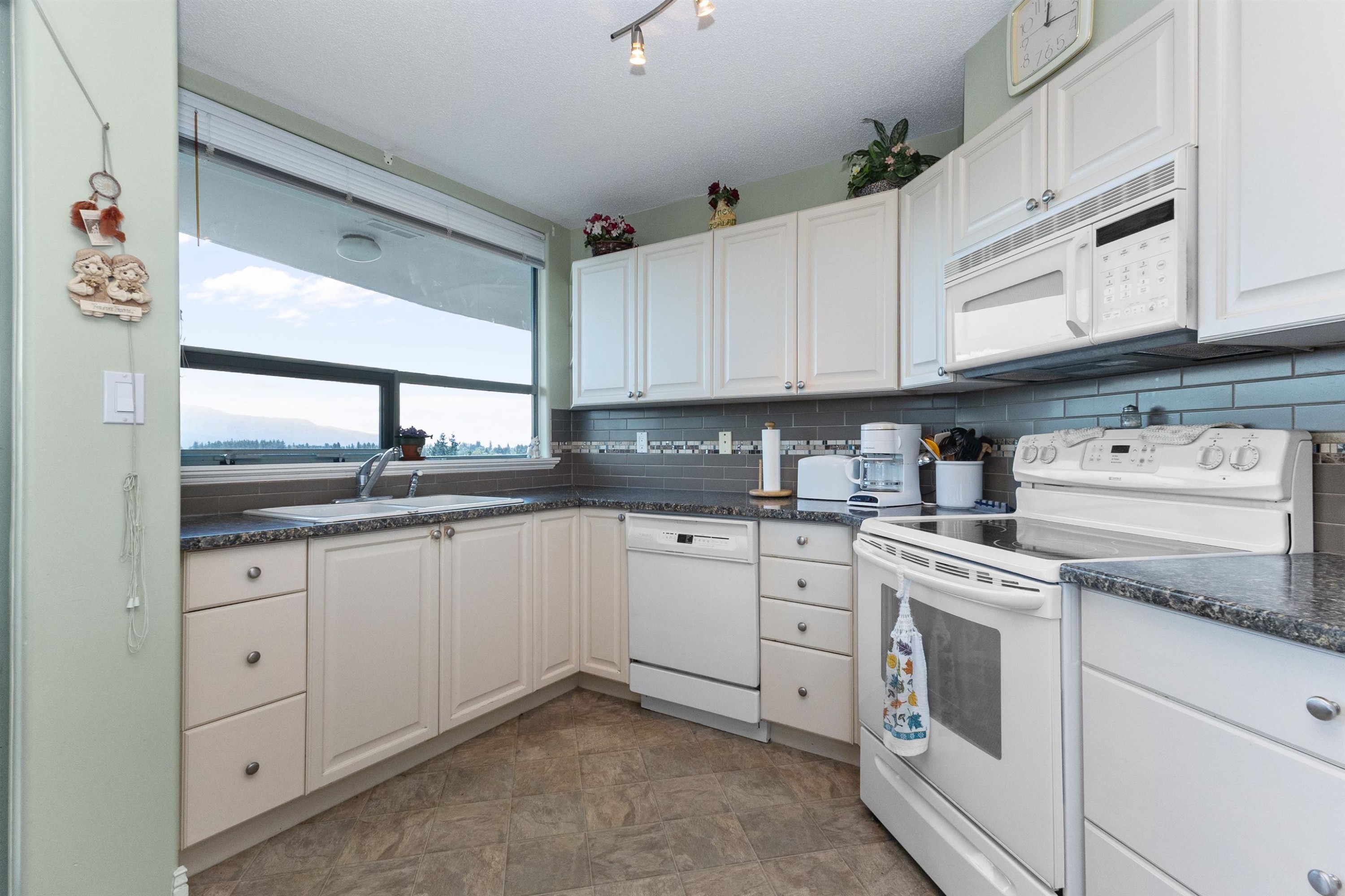 









33065


Mill Lake

Road, 1202,
Abbotsford,




BC
V2S 8E6

