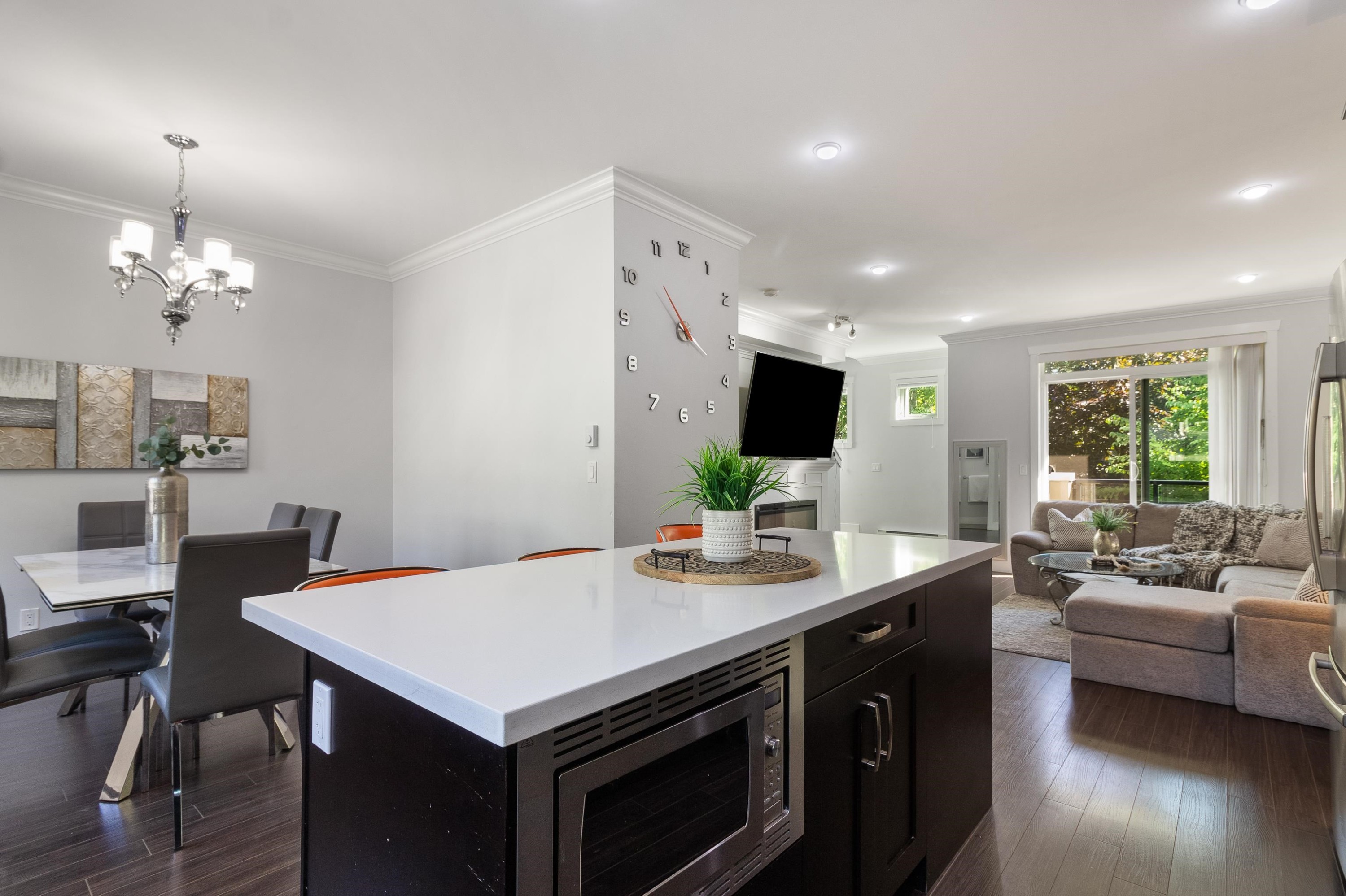 









14285


64

Avenue, 10,
Surrey,




BC
V3W 1Z2

