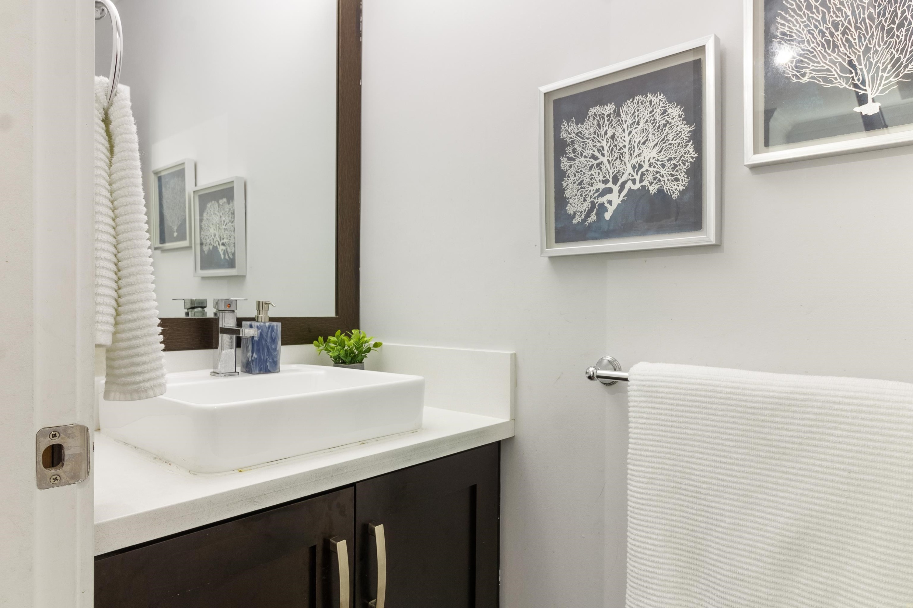 









14285


64

Avenue, 10,
Surrey,




BC
V3W 1Z2

