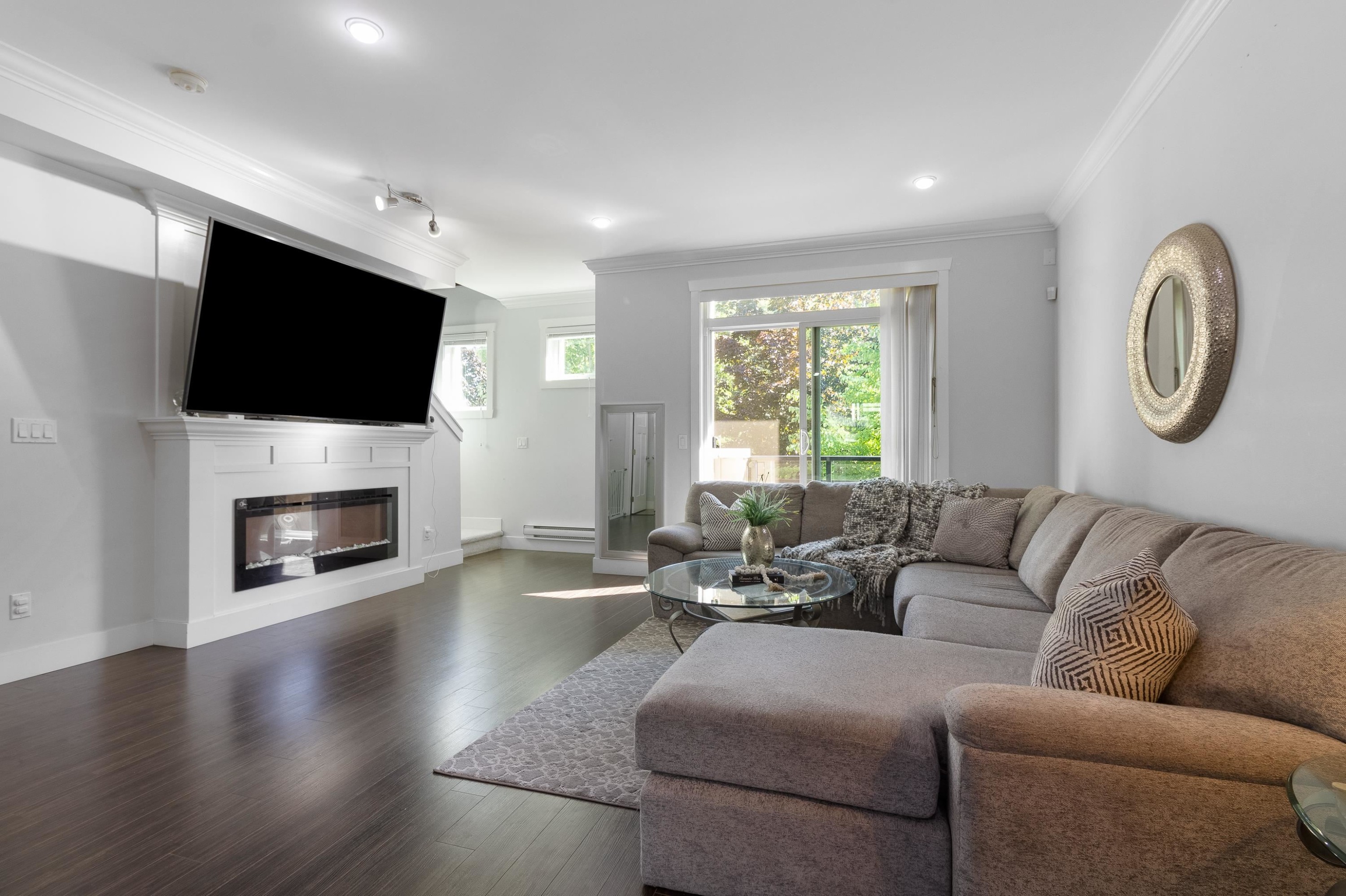 









14285


64

Avenue, 10,
Surrey,




BC
V3W 1Z2

