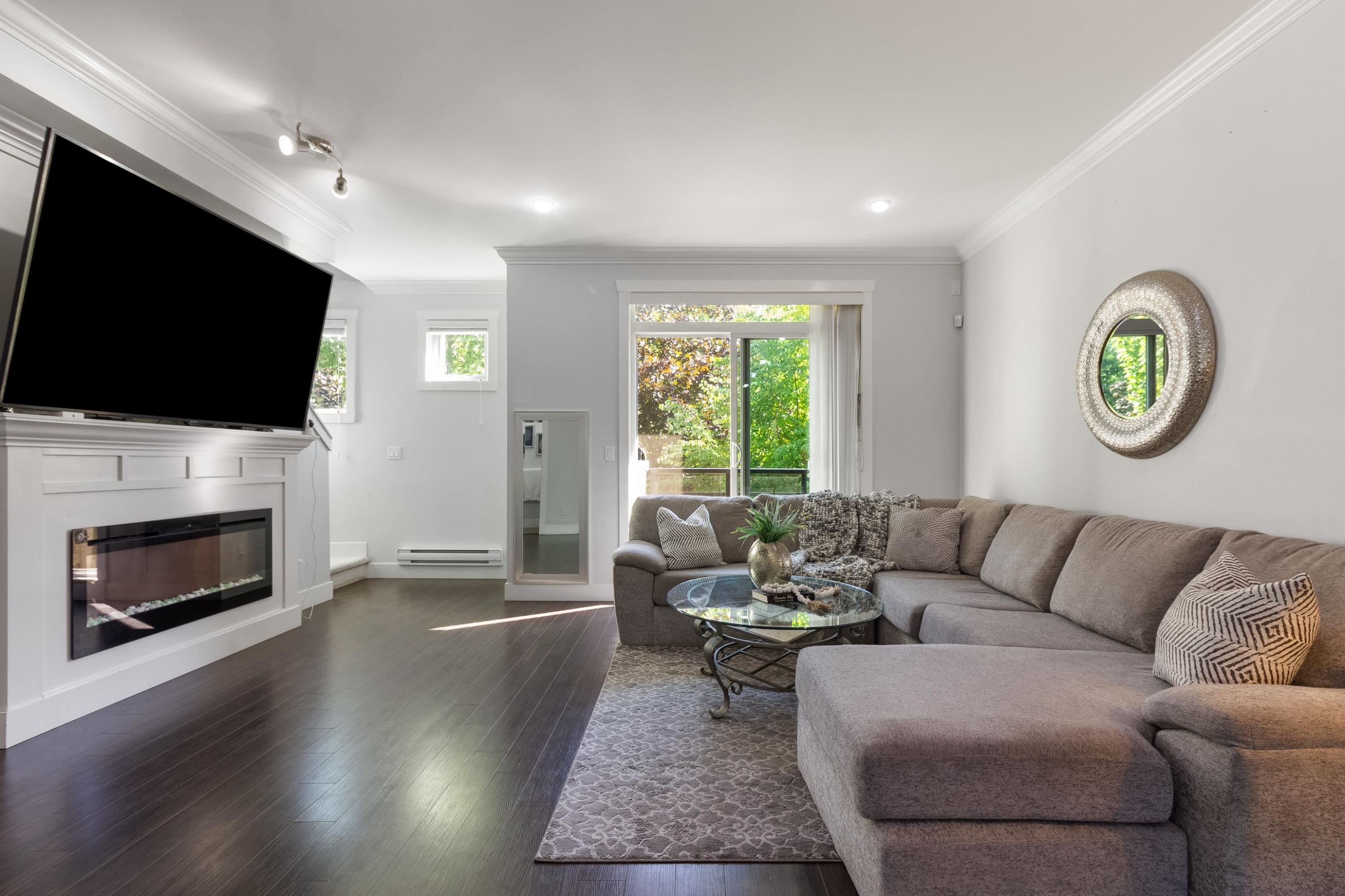 









14285


64

Avenue, 10,
Surrey,




BC
V3W 1Z2

