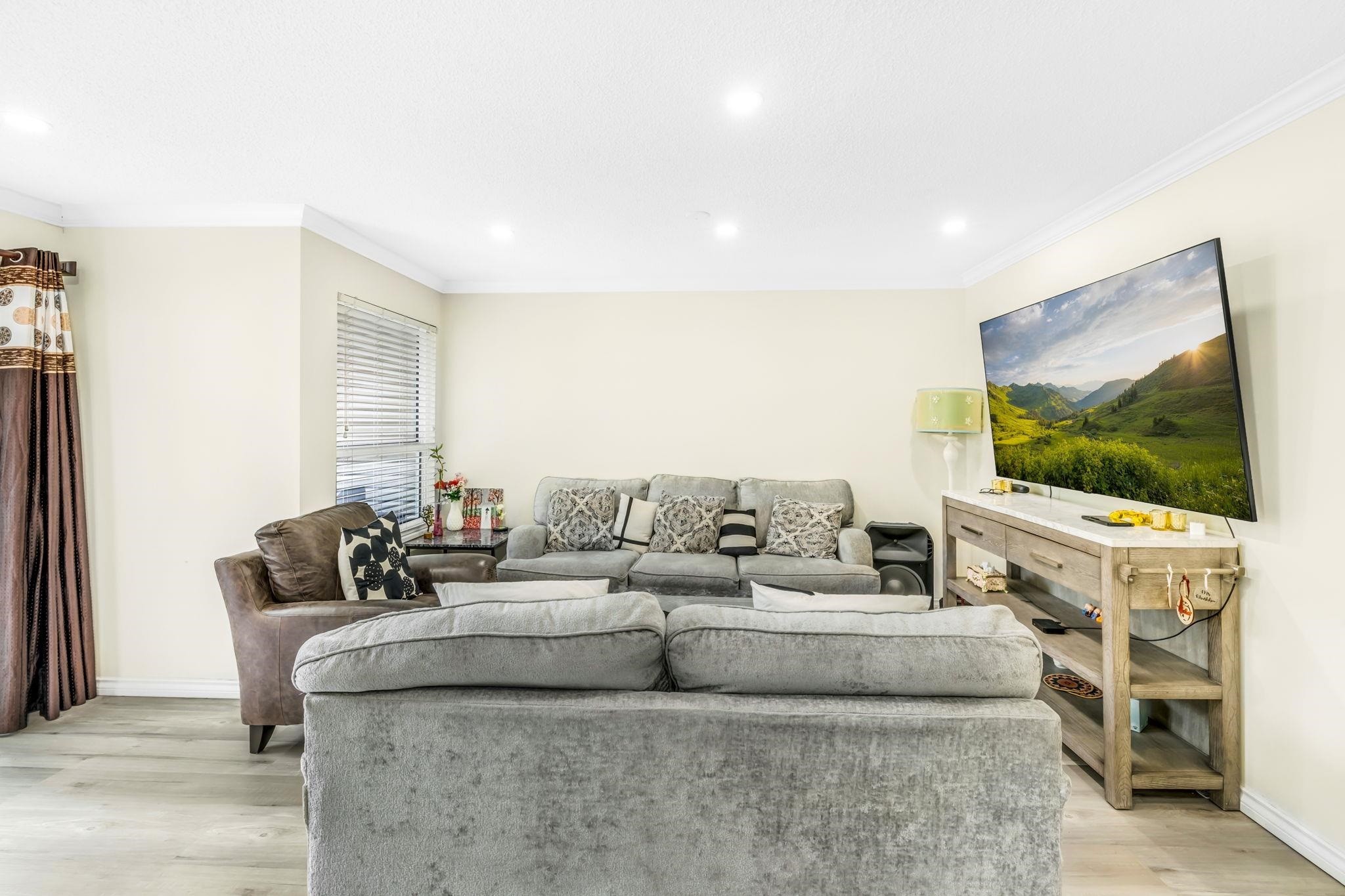 









6478


121

Street, 17,
Surrey,




BC
V3W 0Y5

