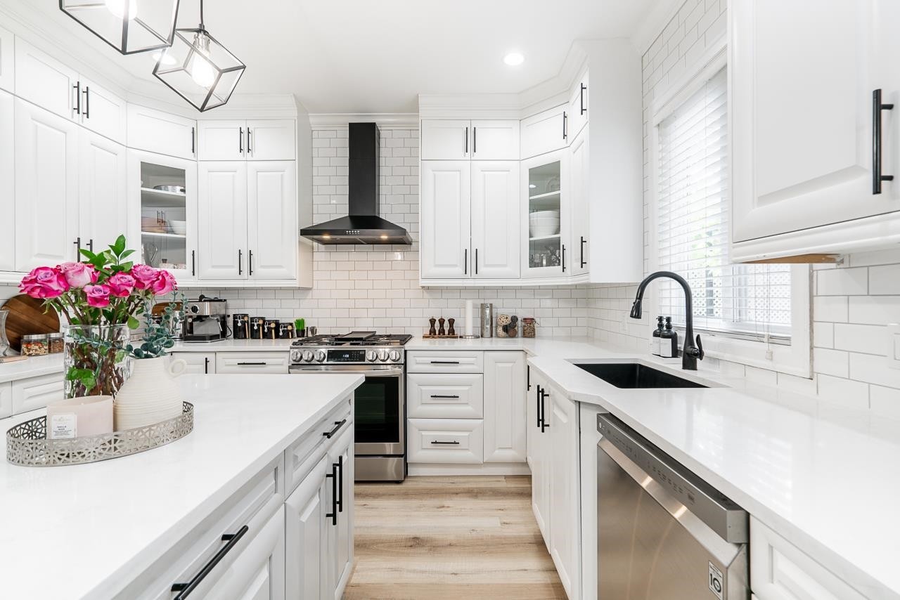 









7077


149a

Street,
Surrey,




BC
V3S 1K2

