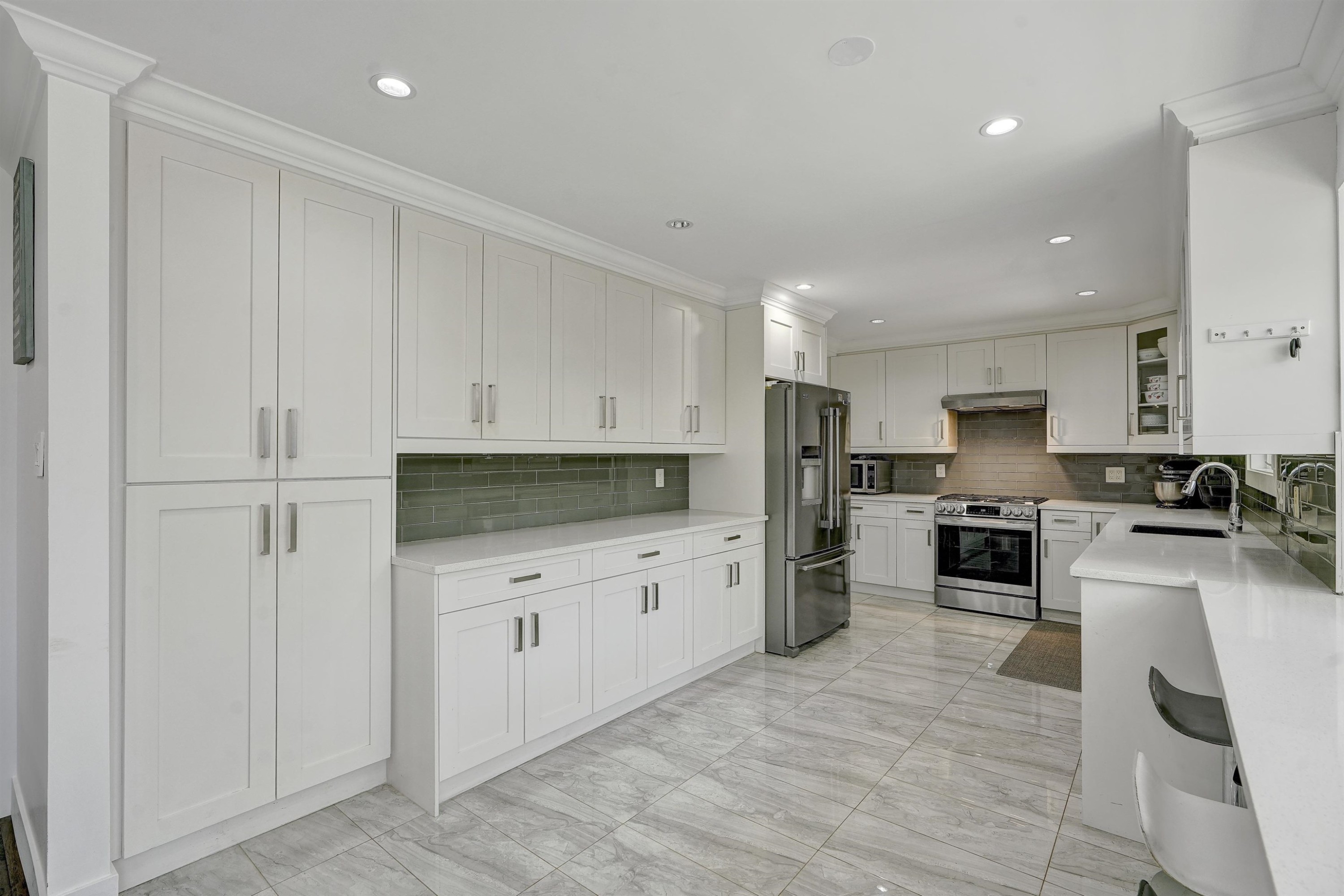 









6875


Rockford

Place,
Delta,




BC
V4E 2S5

