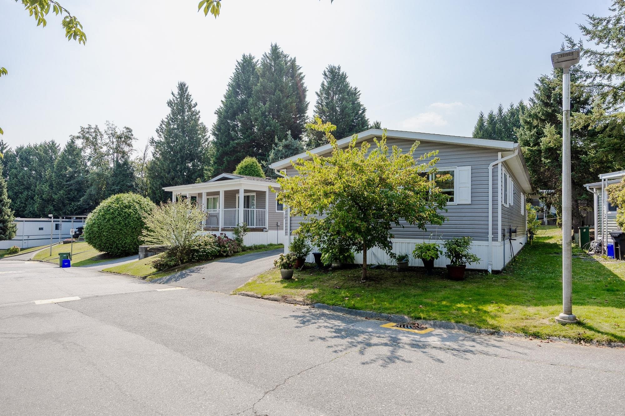 









8220


King George

Boulevard, 19,
Surrey,




BC
V3W 6E1

