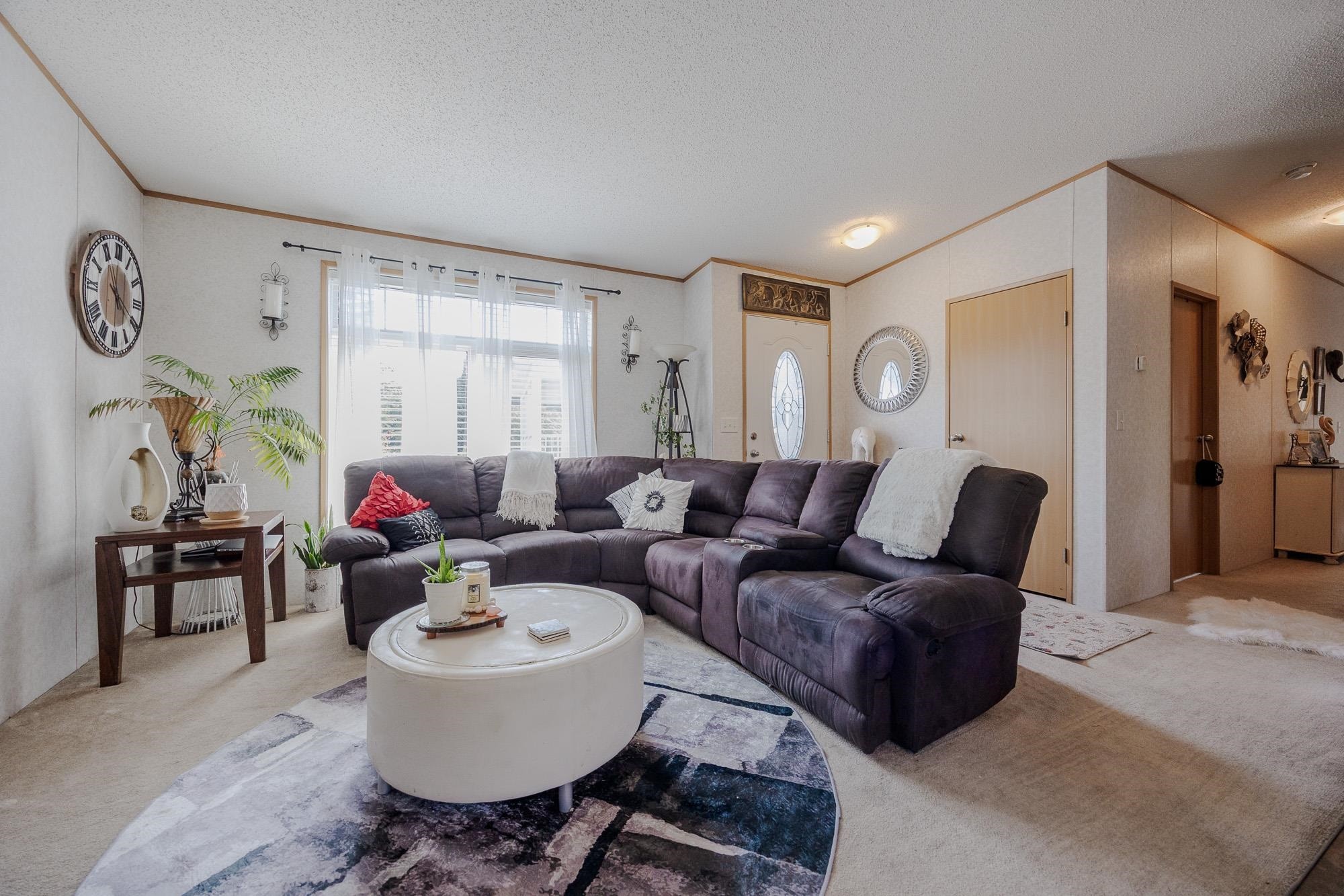









8220


King George

Boulevard, 19,
Surrey,




BC
V3W 6E1

