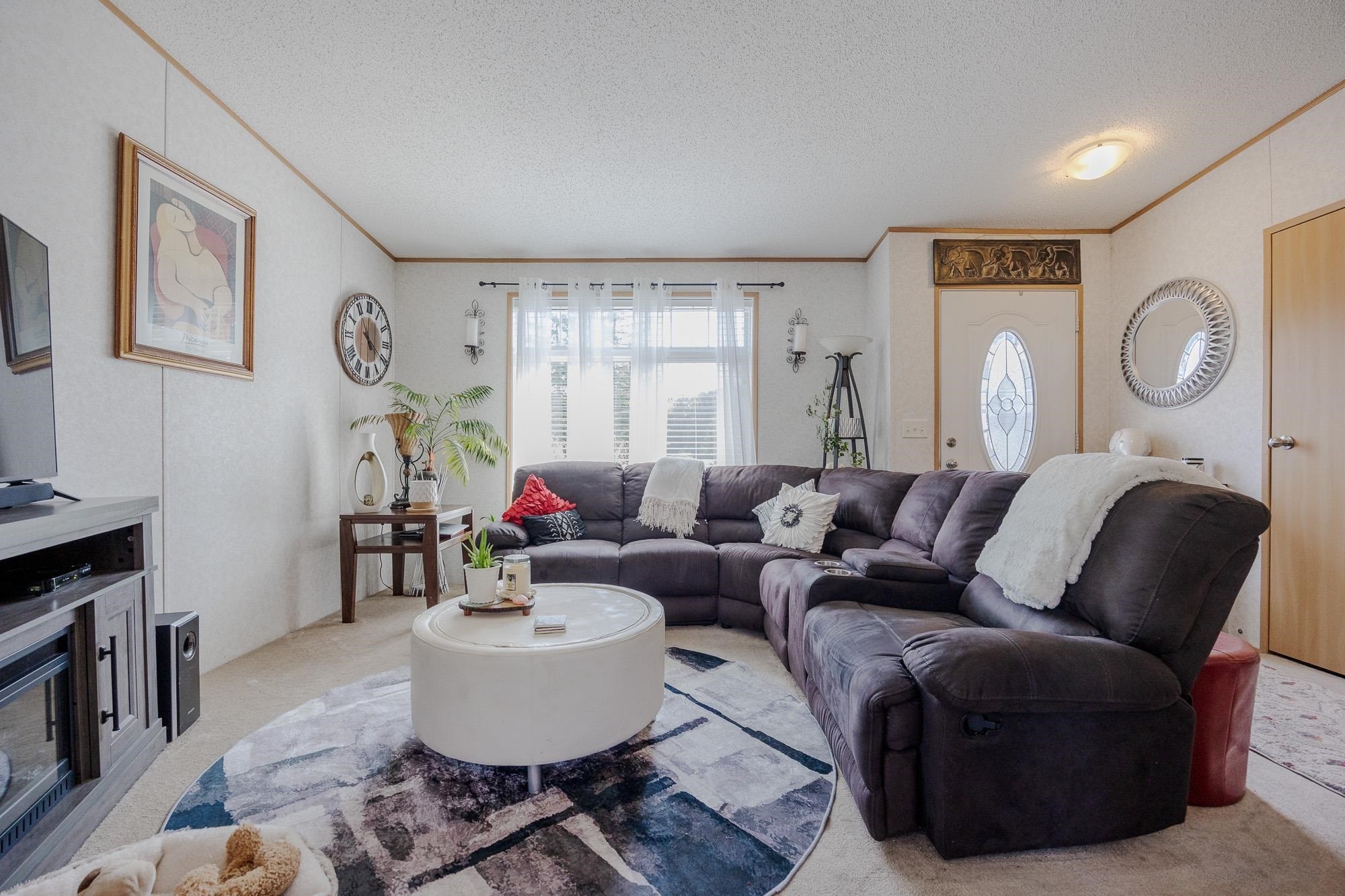 









8220


King George

Boulevard, 19,
Surrey,




BC
V3W 6E1

