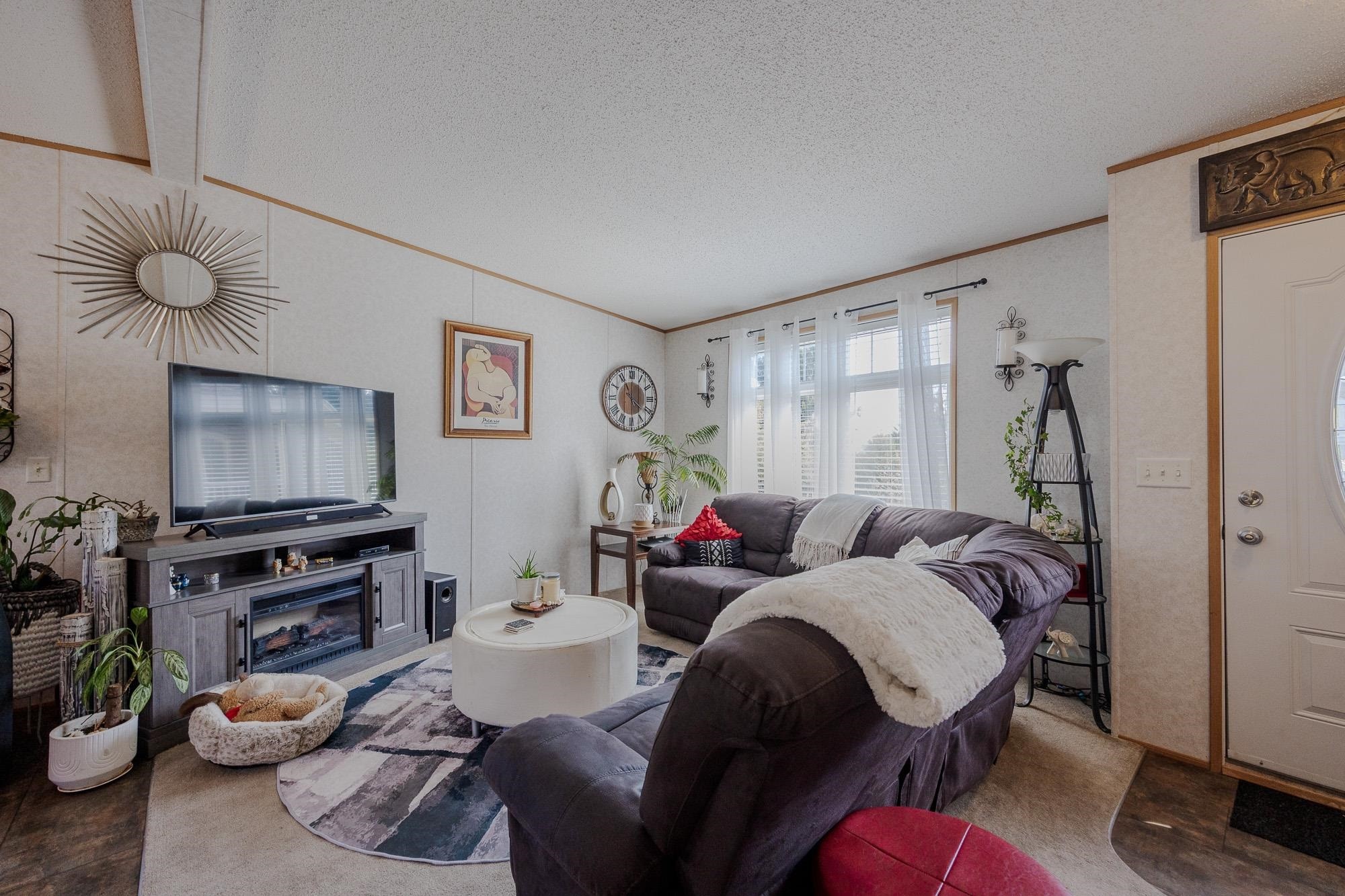 









8220


King George

Boulevard, 19,
Surrey,




BC
V3W 6E1

