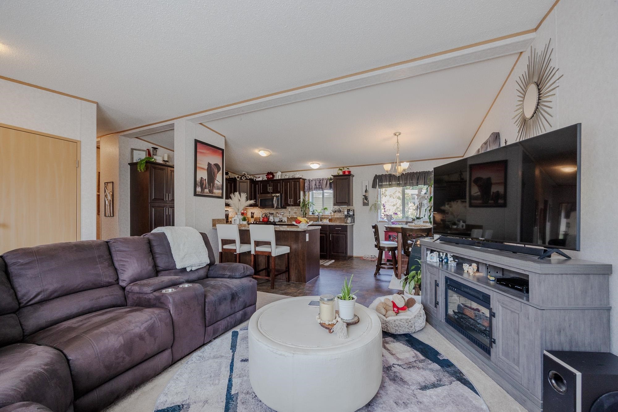 









8220


King George

Boulevard, 19,
Surrey,




BC
V3W 6E1

