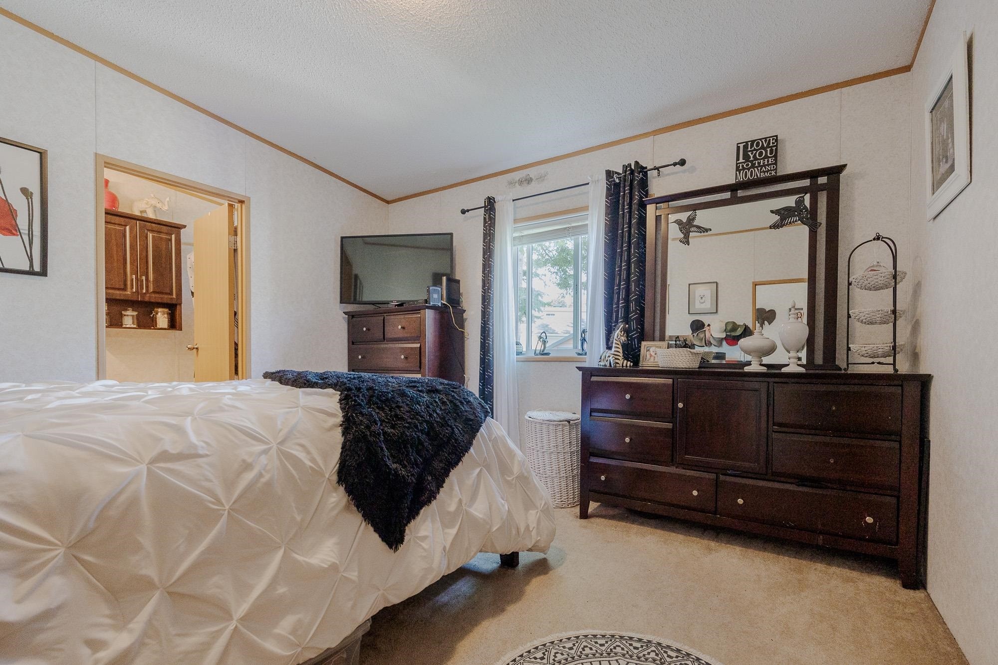 









8220


King George

Boulevard, 19,
Surrey,




BC
V3W 6E1

