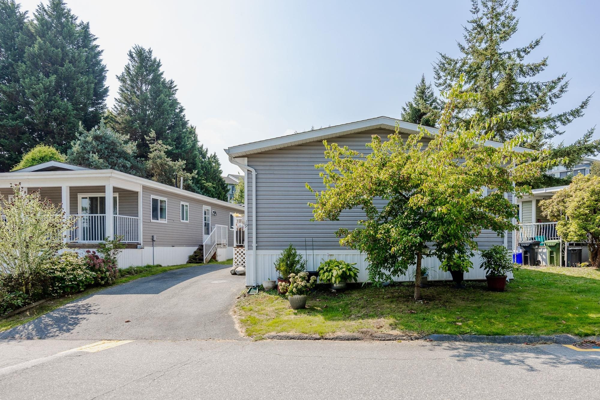 









8220


King George

Boulevard, 19,
Surrey,




BC
V3W 6E1

