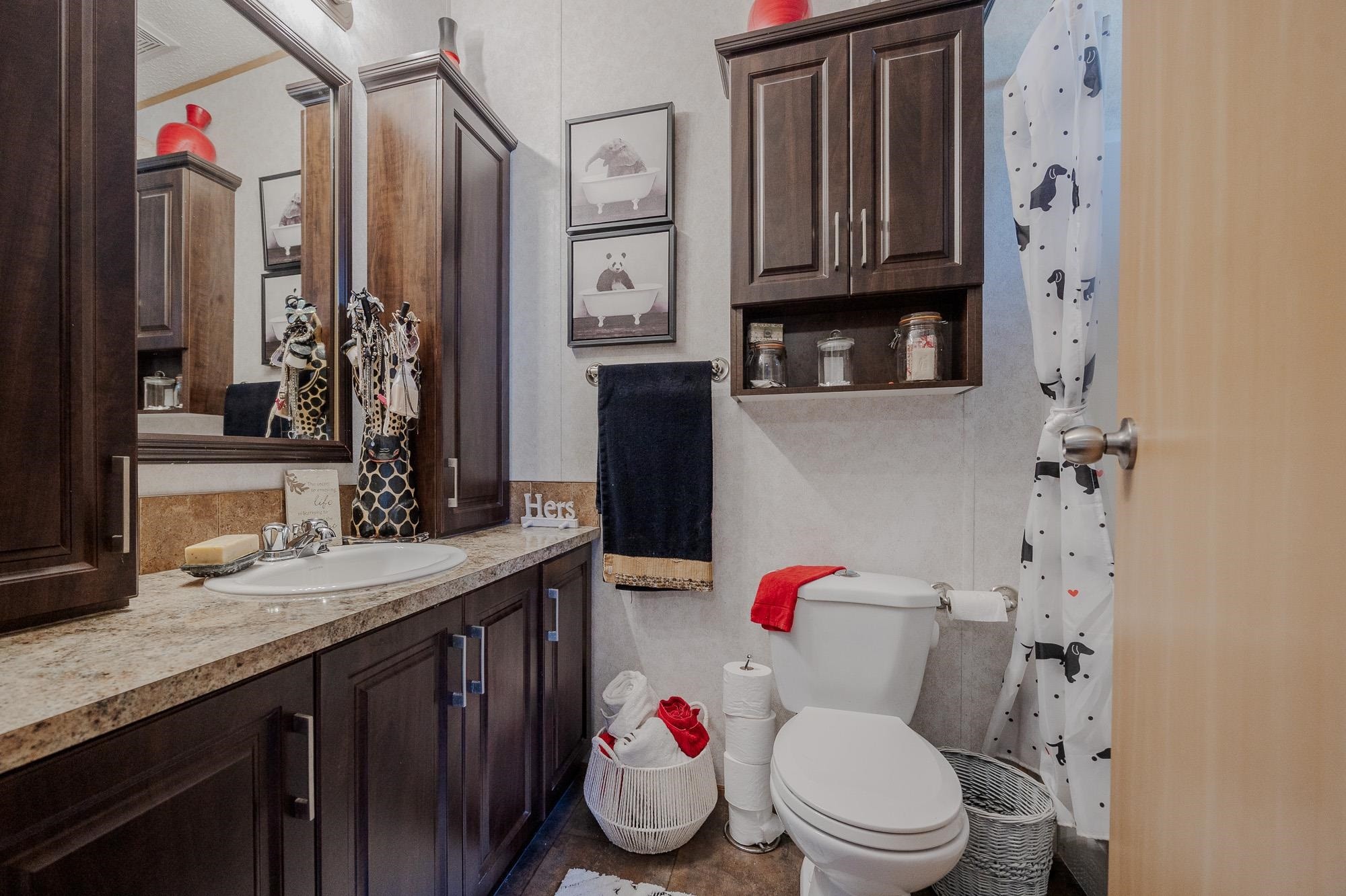 









8220


King George

Boulevard, 19,
Surrey,




BC
V3W 6E1

