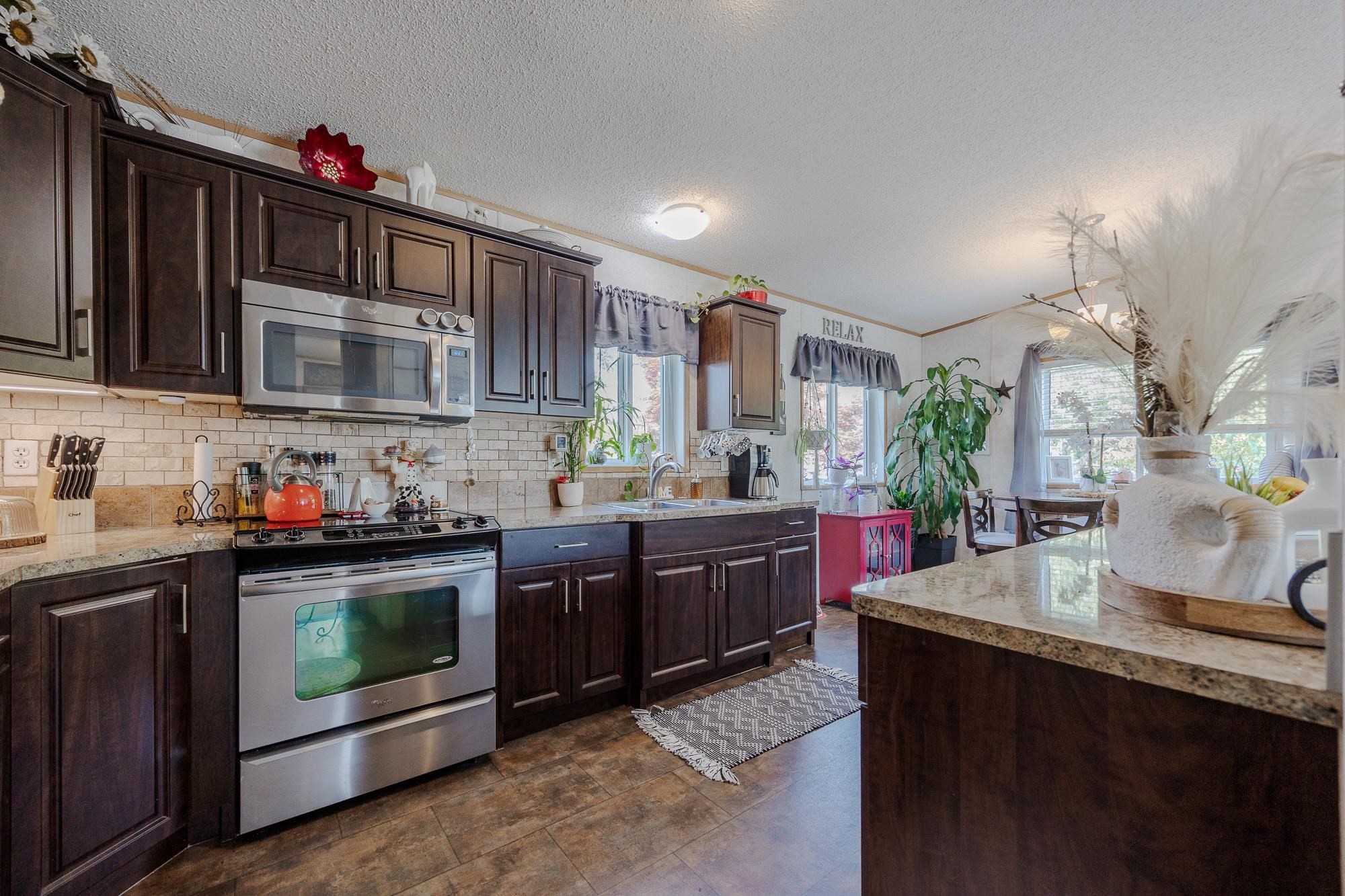 









8220


King George

Boulevard, 19,
Surrey,




BC
V3W 6E1

