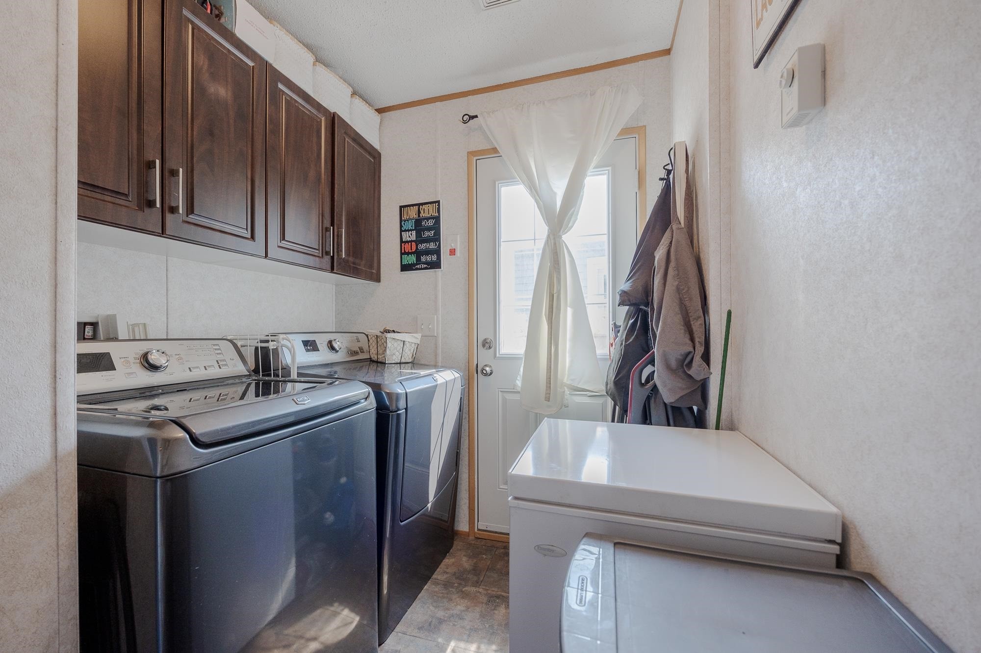 









8220


King George

Boulevard, 19,
Surrey,




BC
V3W 6E1

