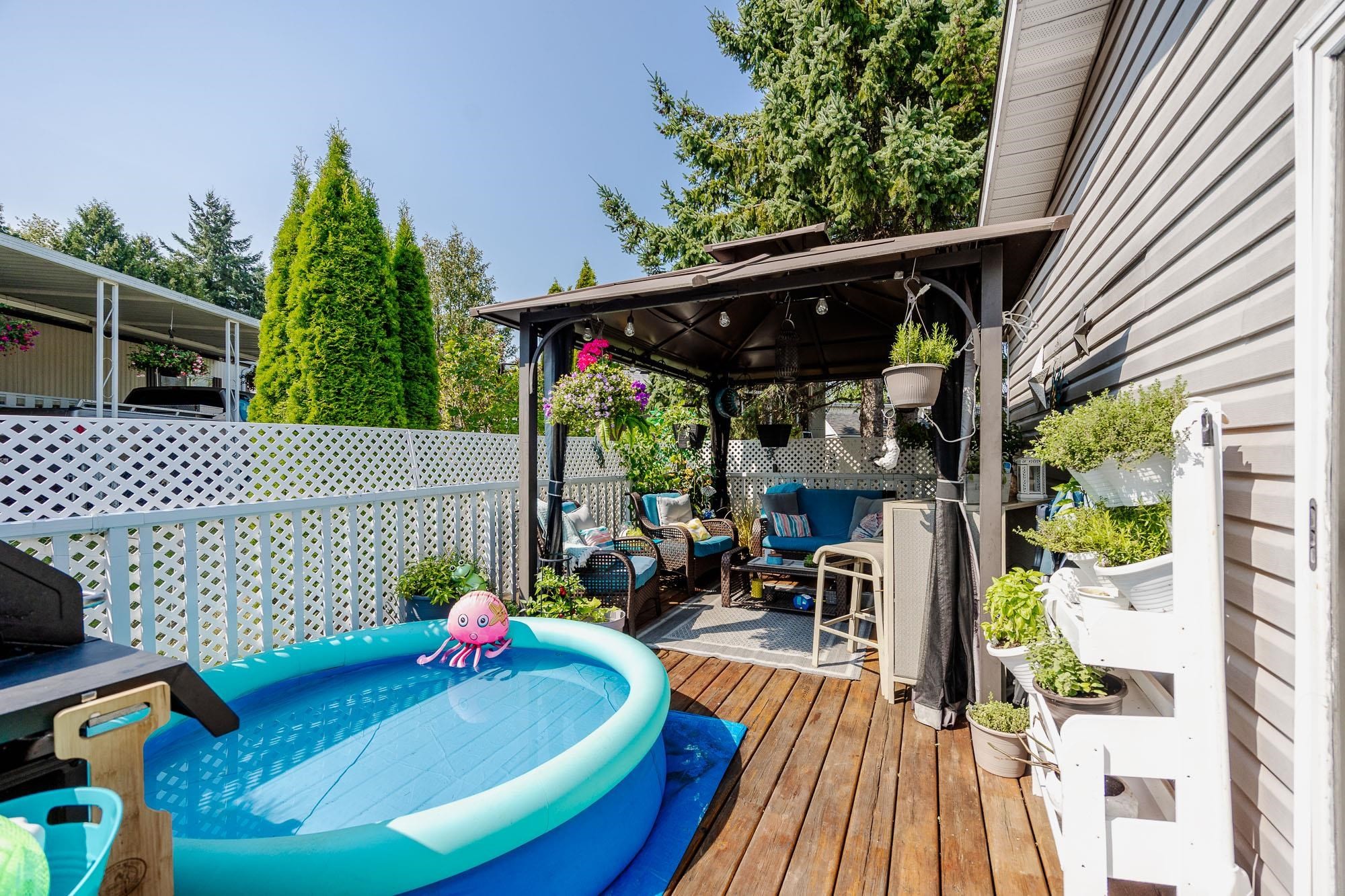 









8220


King George

Boulevard, 19,
Surrey,




BC
V3W 6E1

