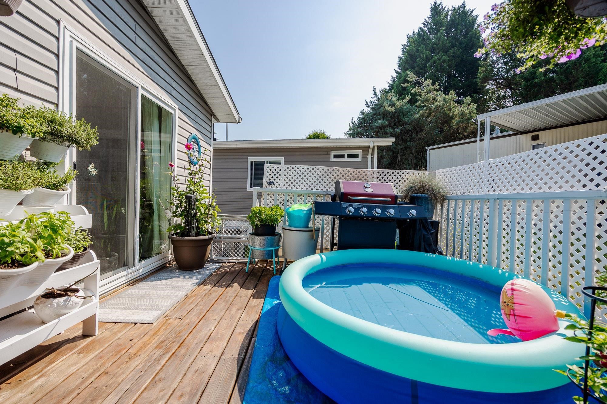 









8220


King George

Boulevard, 19,
Surrey,




BC
V3W 6E1

