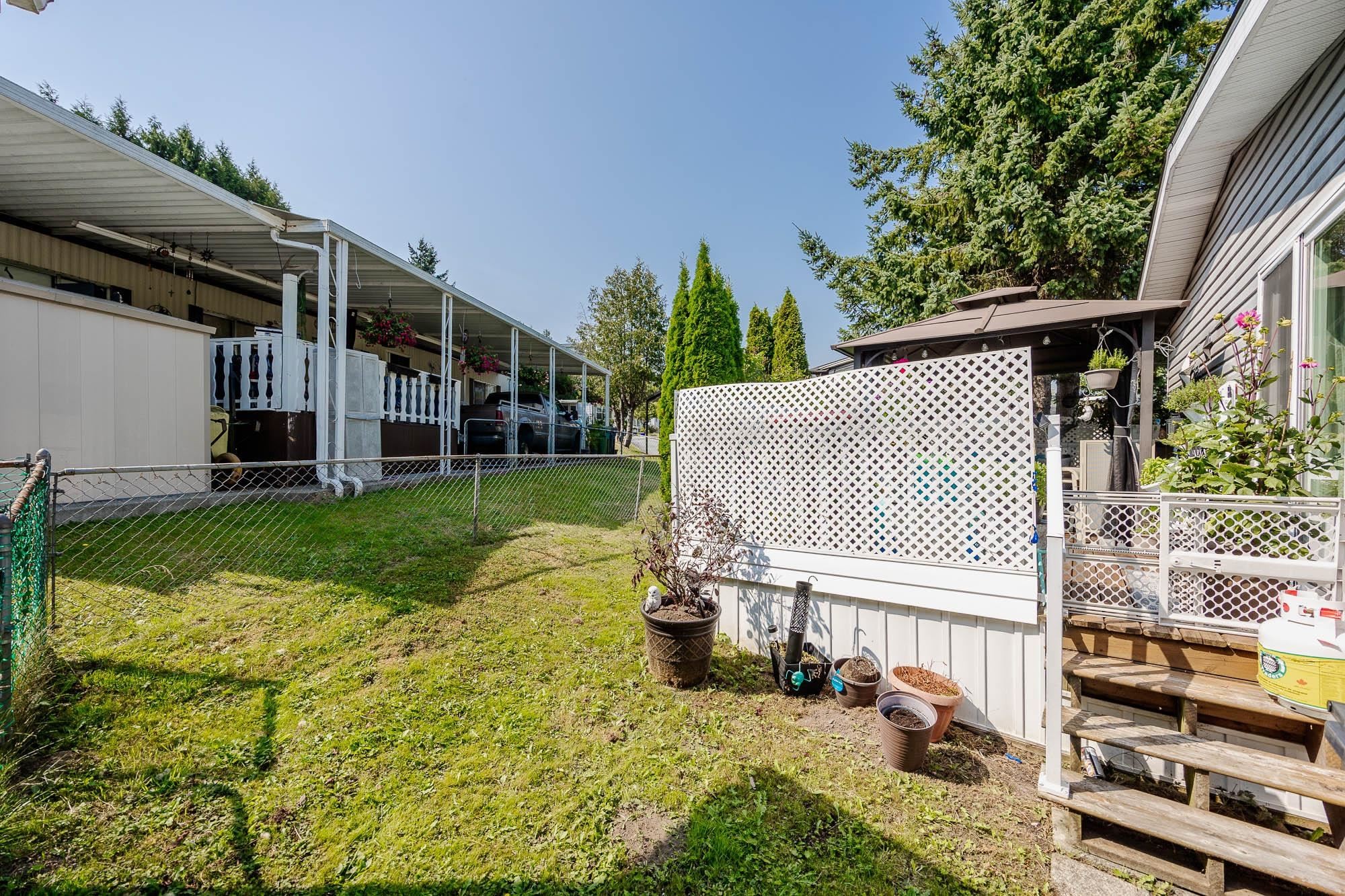 









8220


King George

Boulevard, 19,
Surrey,




BC
V3W 6E1


