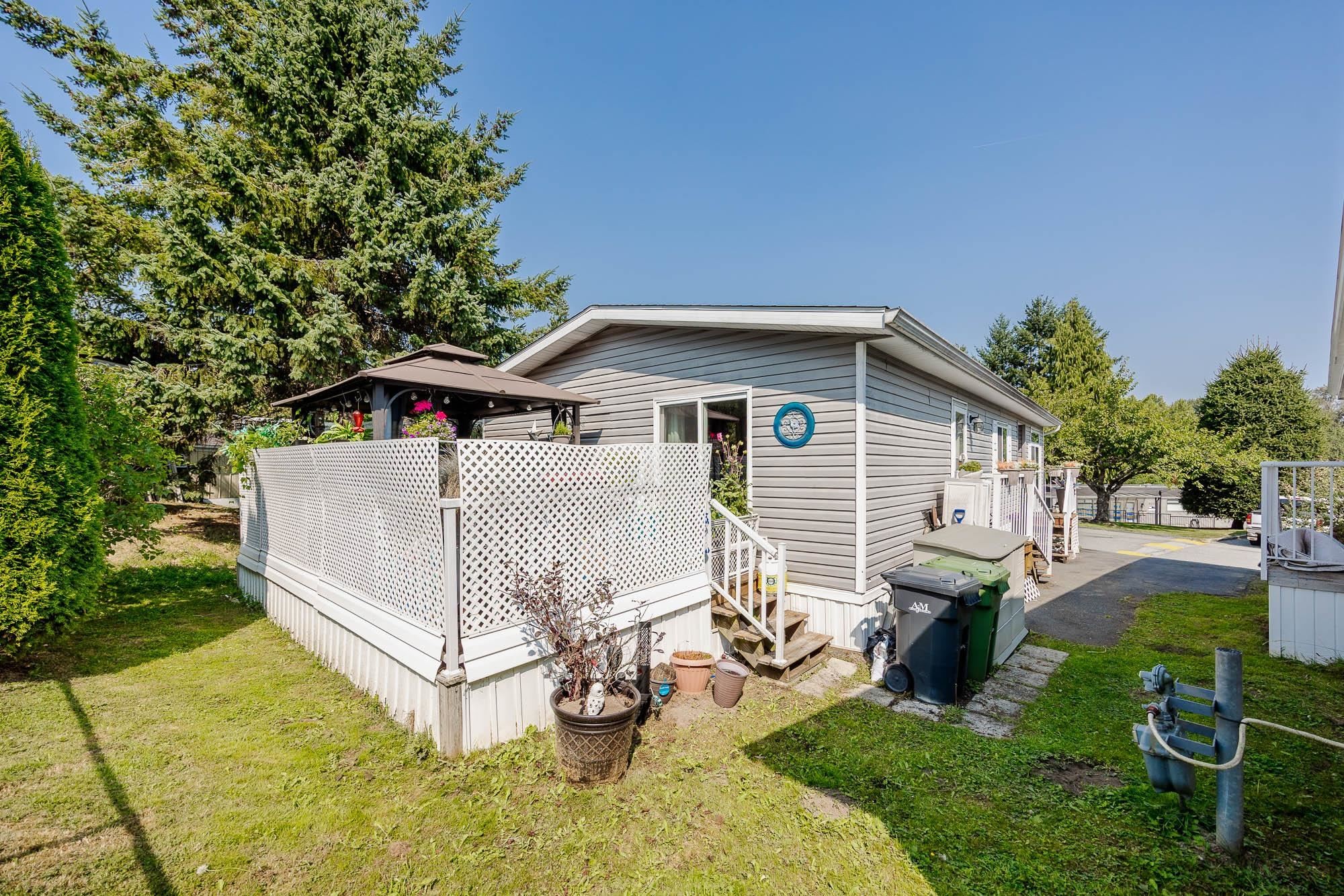 









8220


King George

Boulevard, 19,
Surrey,




BC
V3W 6E1

