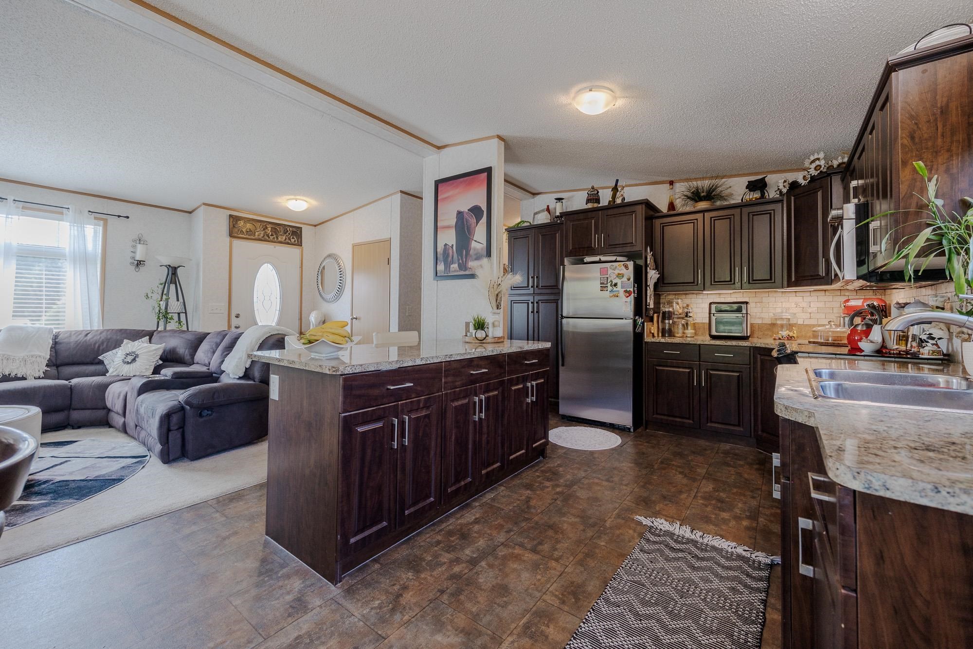 









8220


King George

Boulevard, 19,
Surrey,




BC
V3W 6E1

