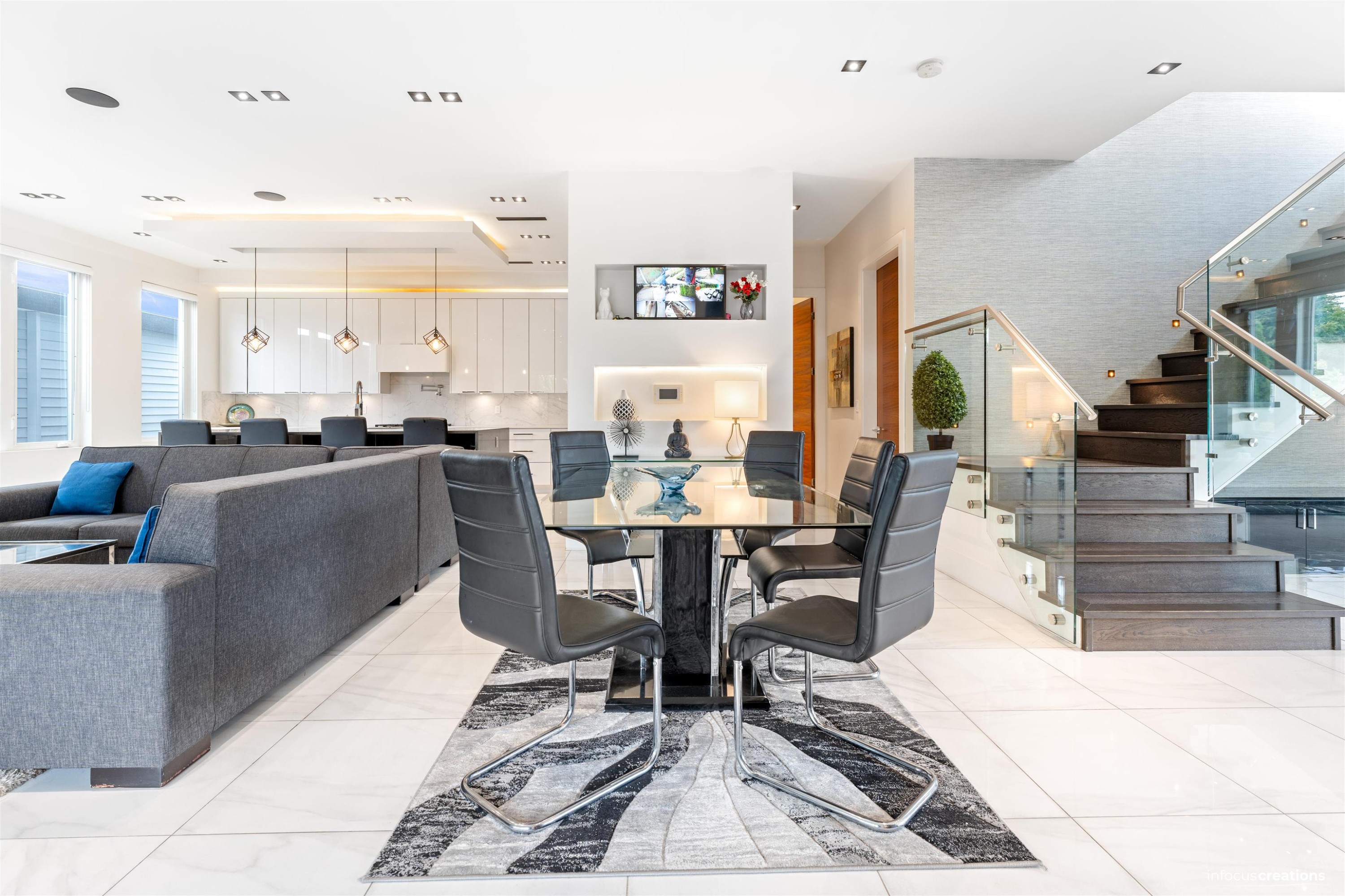 









10078


Mary

Drive,
Surrey,




BC
V3V 3B7

