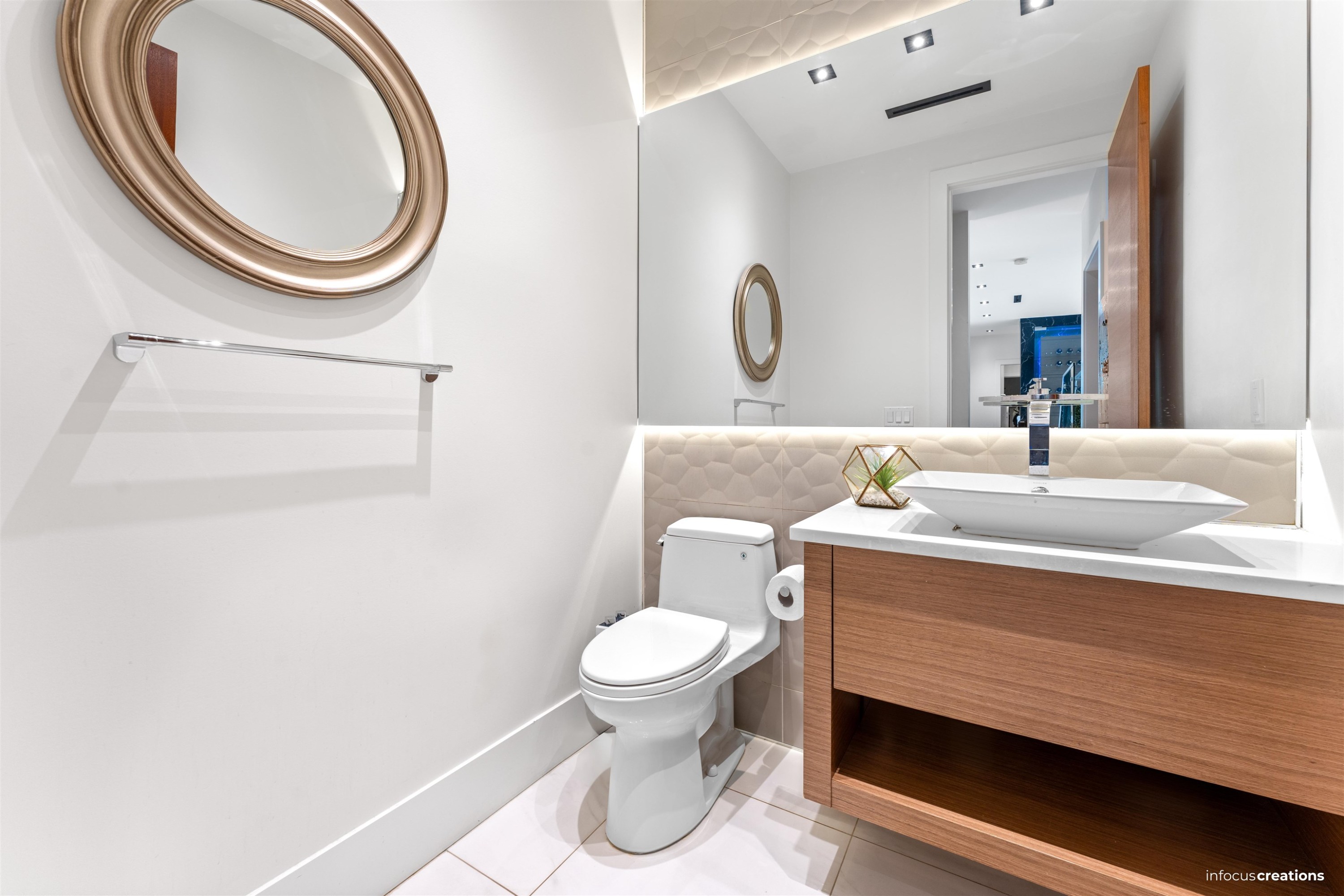 









10078


Mary

Drive,
Surrey,




BC
V3V 3B7

