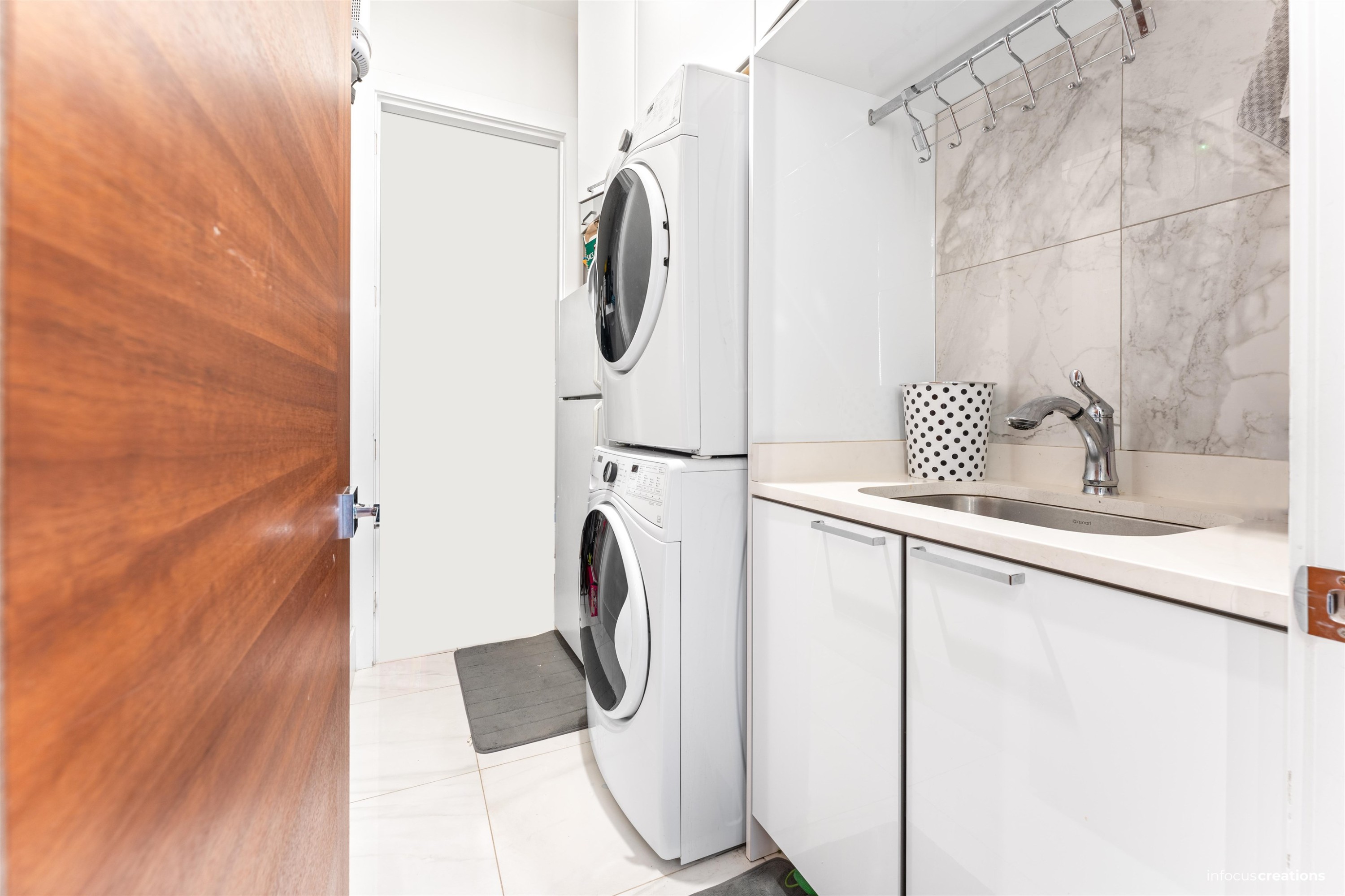 









10078


Mary

Drive,
Surrey,




BC
V3V 3B7

