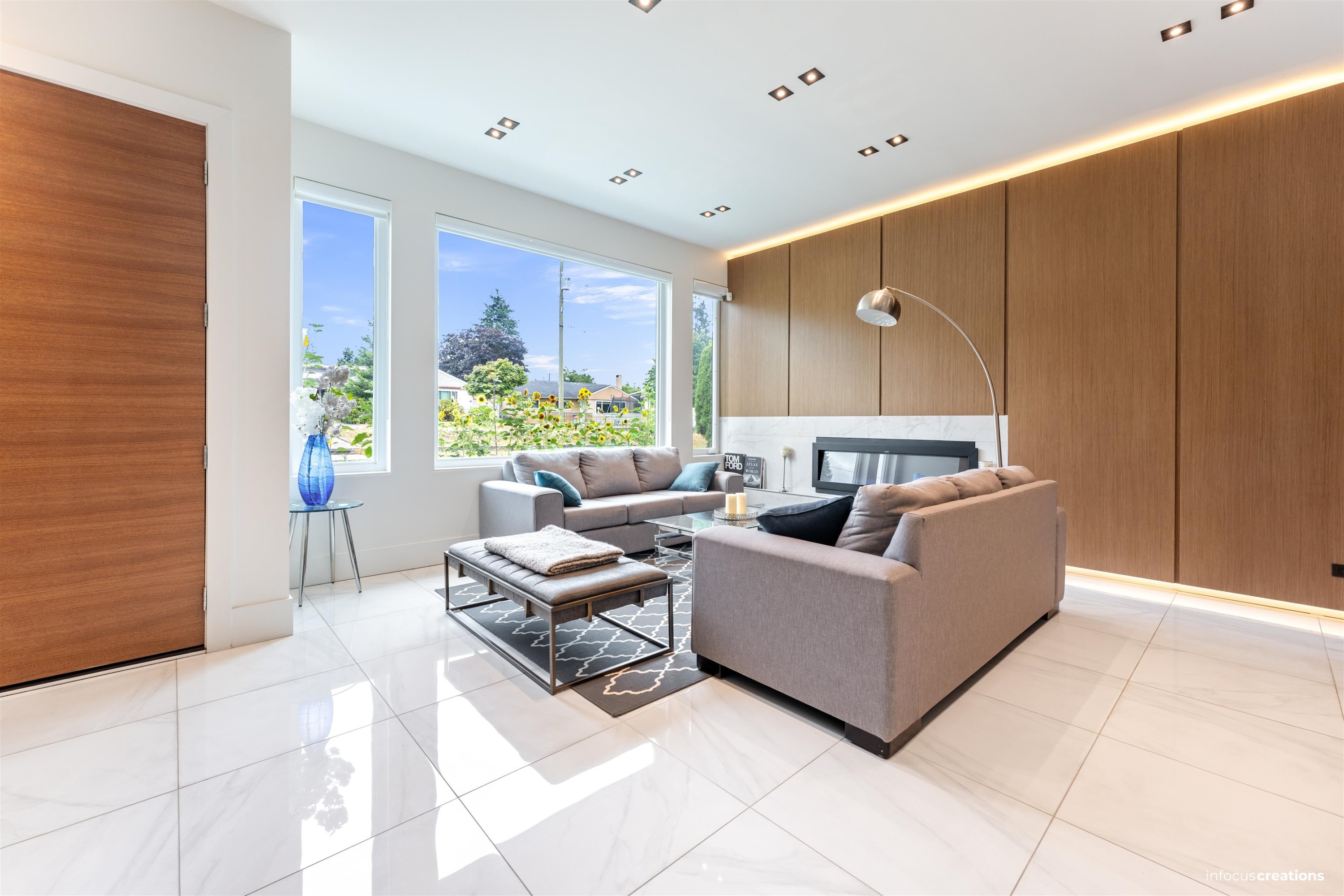 









10078


Mary

Drive,
Surrey,




BC
V3V 3B7

