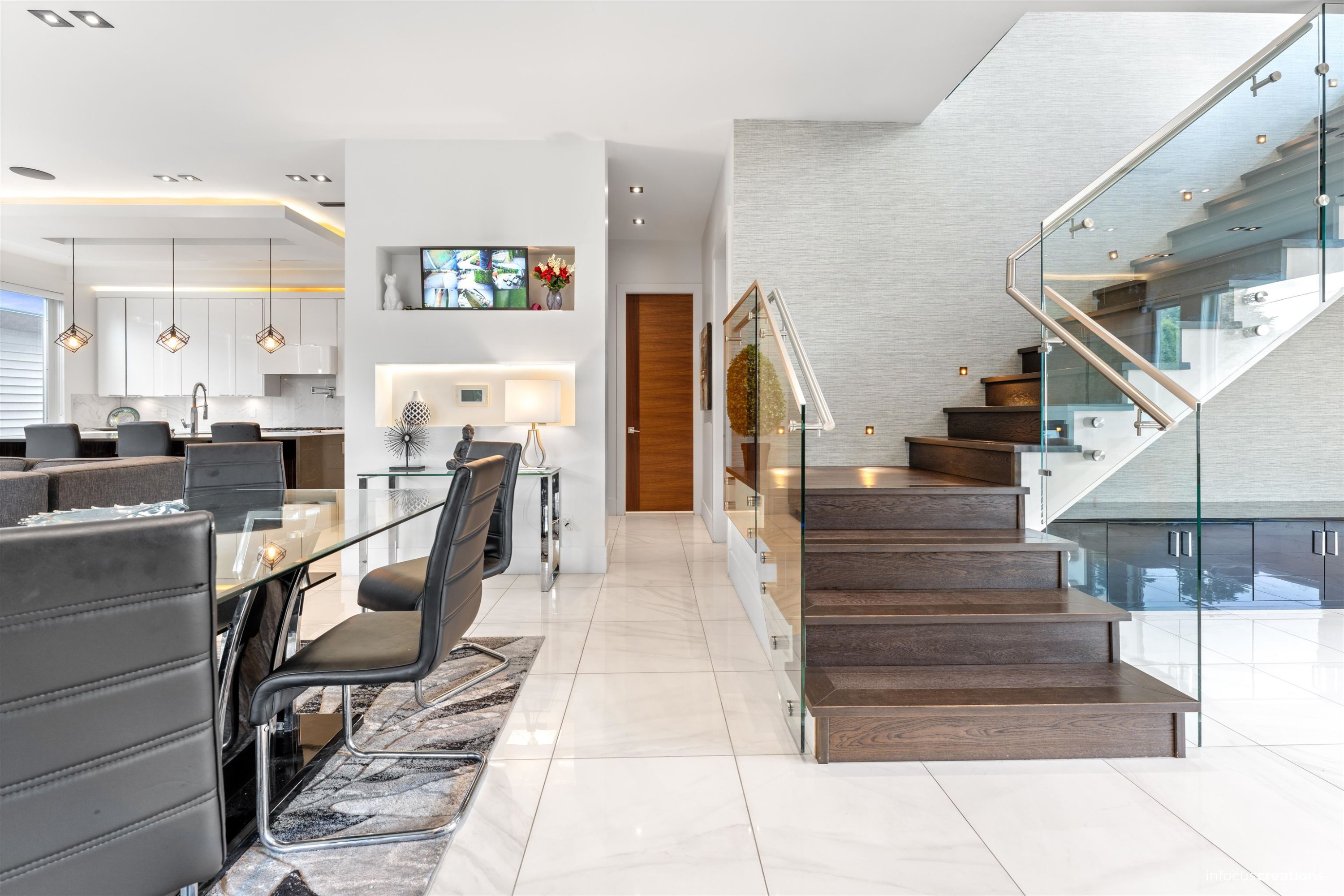 









10078


Mary

Drive,
Surrey,




BC
V3V 3B7

