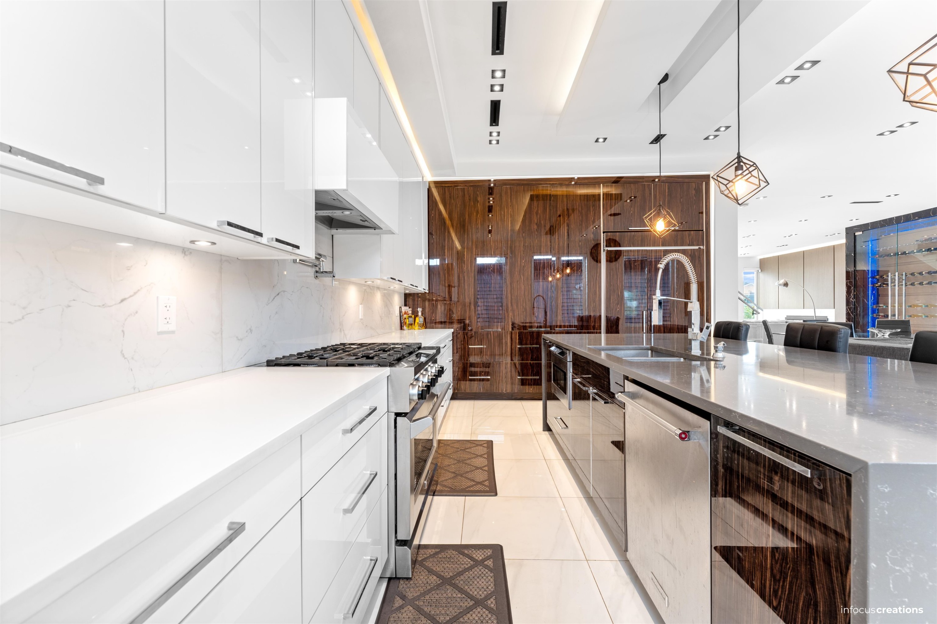 









10078


Mary

Drive,
Surrey,




BC
V3V 3B7

