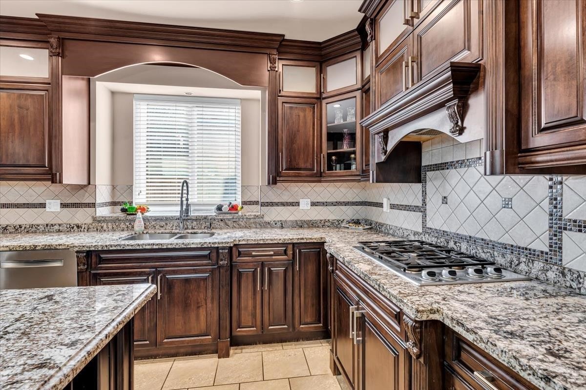 









11655


72

Avenue,
Delta,




BC
V4E 1Z2

