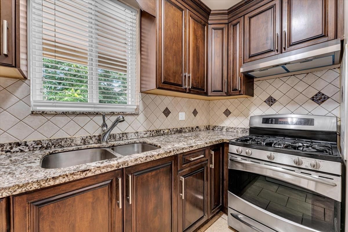 









11655


72

Avenue,
Delta,




BC
V4E 1Z2

