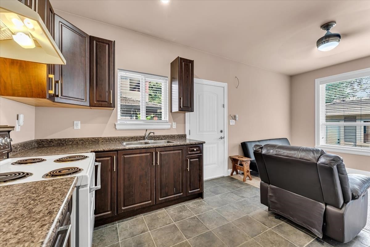 









11655


72

Avenue,
Delta,




BC
V4E 1Z2

