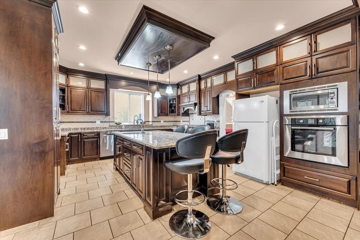 









11655


72

Avenue,
Delta,




BC
V4E 1Z2

