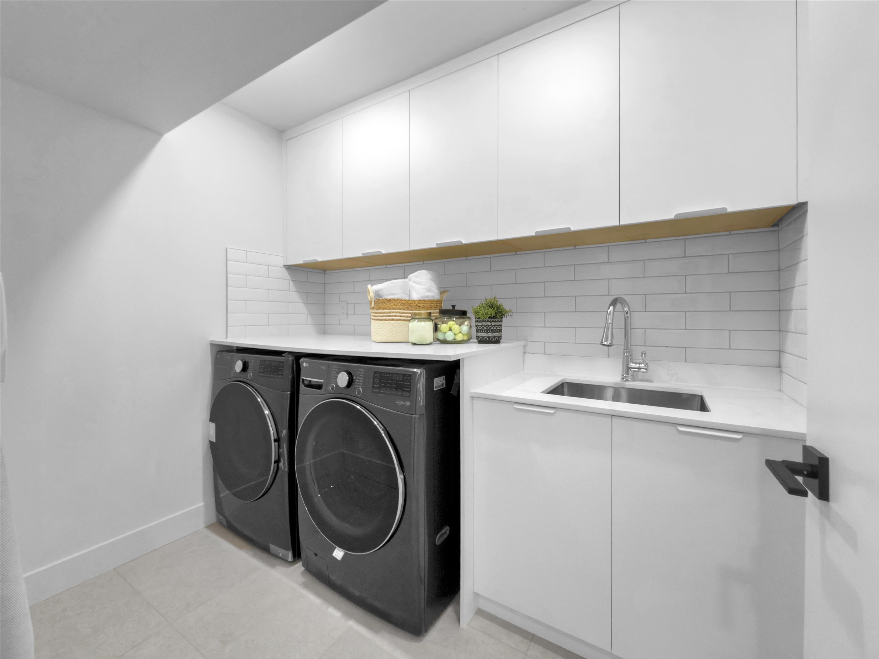 









20888


48

Avenue,
Langley,




BC
V3A 3L9

