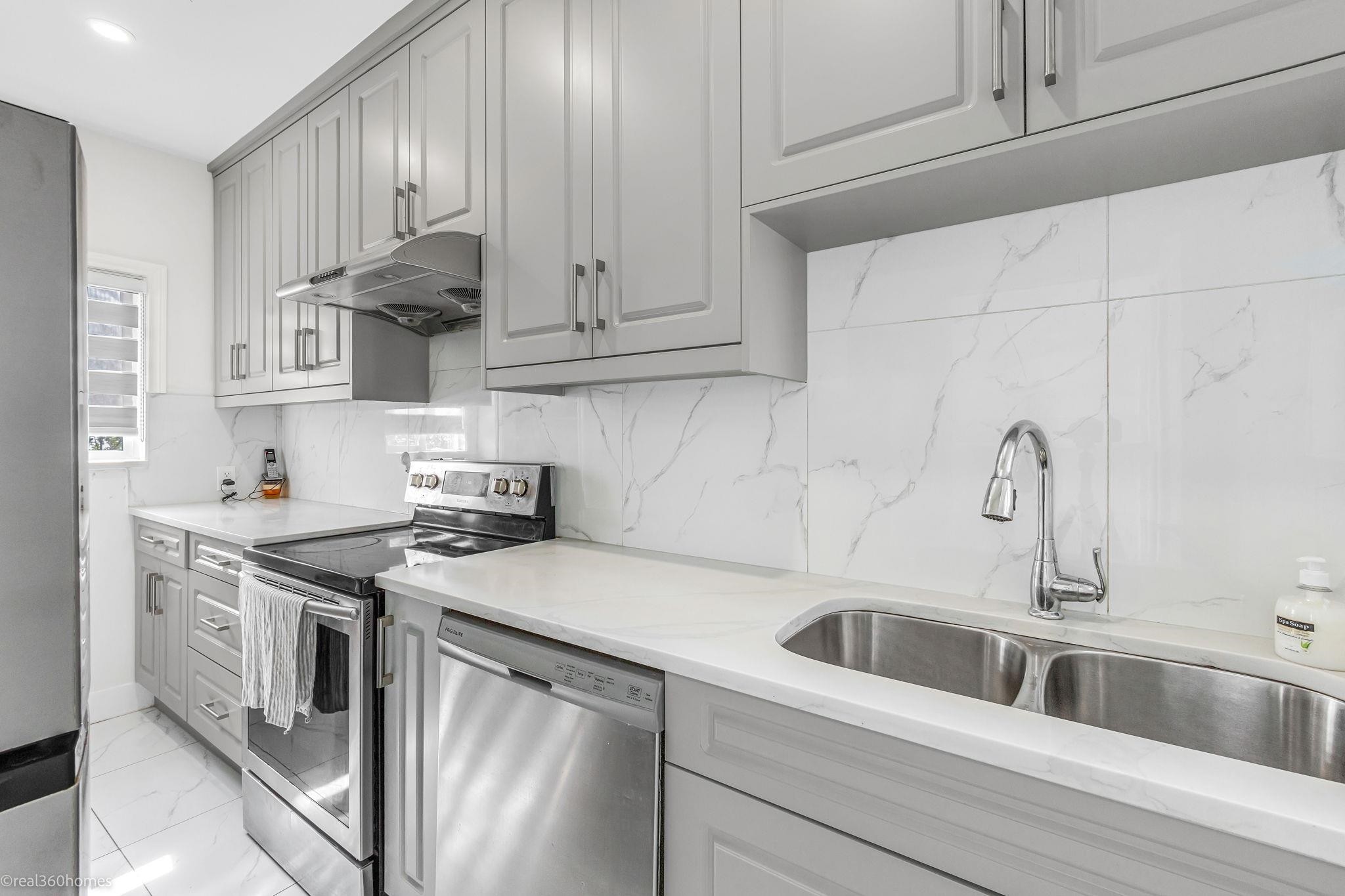 









14642


67a

Avenue,
Surrey,




BC
V3S 0Z4

