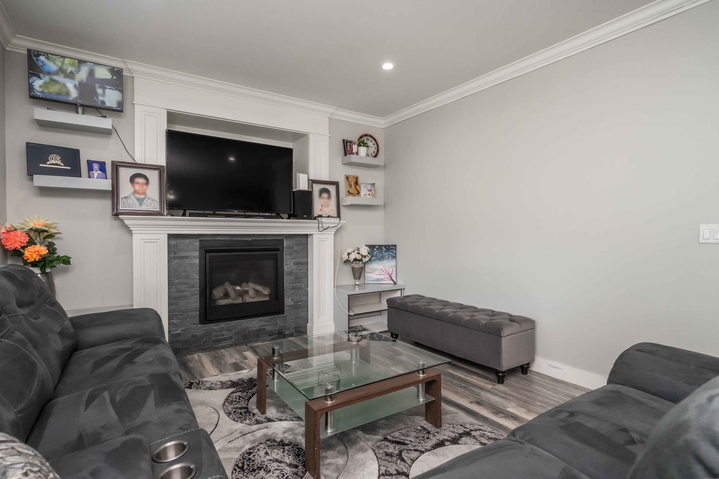 









33993


Mcphee

Place,
Mission,




BC
V2V 0E7

