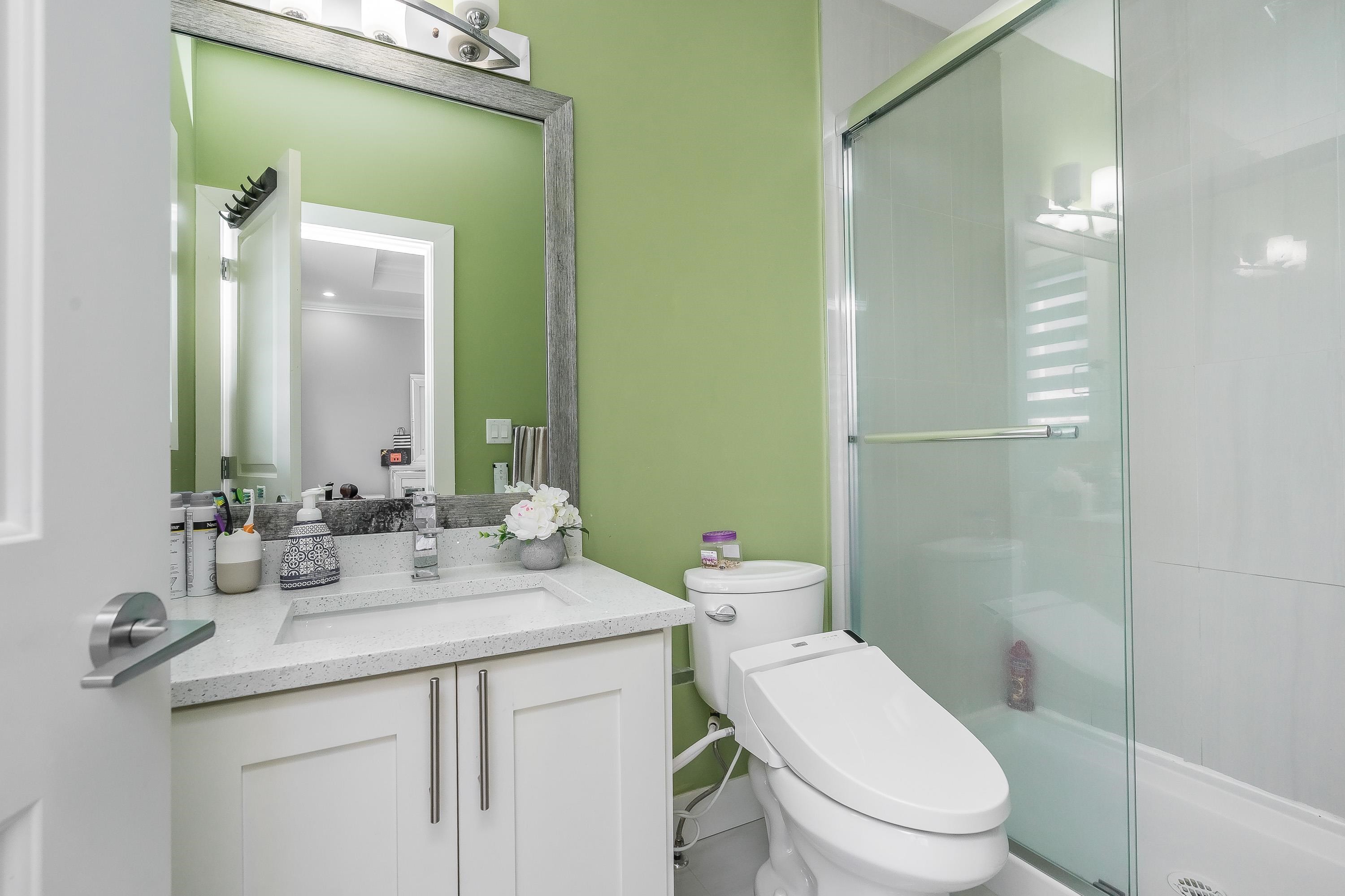 









33993


Mcphee

Place,
Mission,




BC
V2V 0E7

