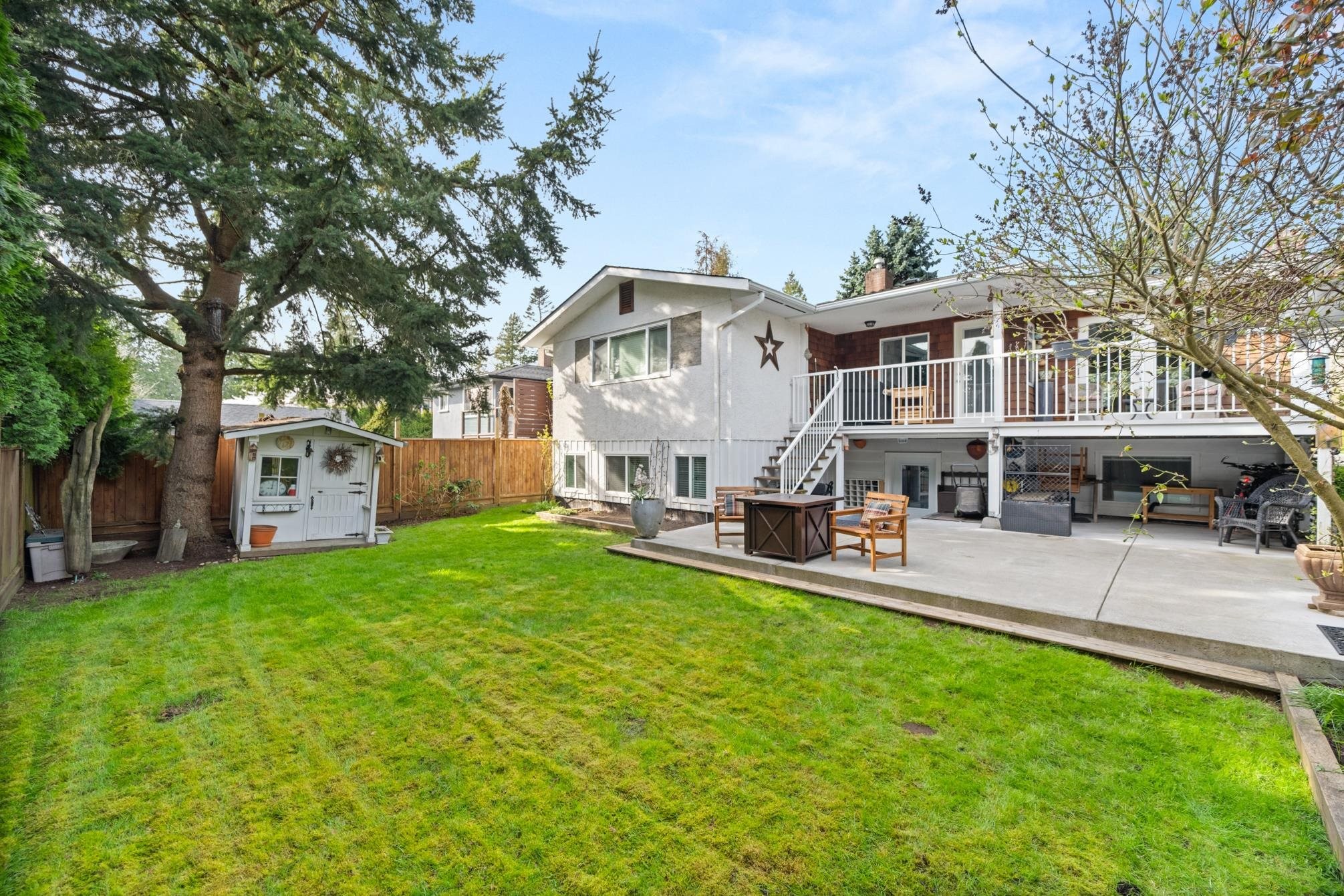 









13558


15

Avenue,
Surrey,




BC
V4A 1L2

