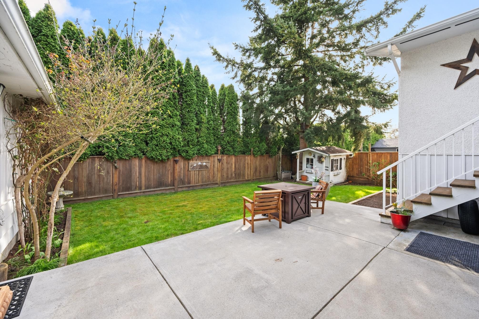 









13558


15

Avenue,
Surrey,




BC
V4A 1L2

