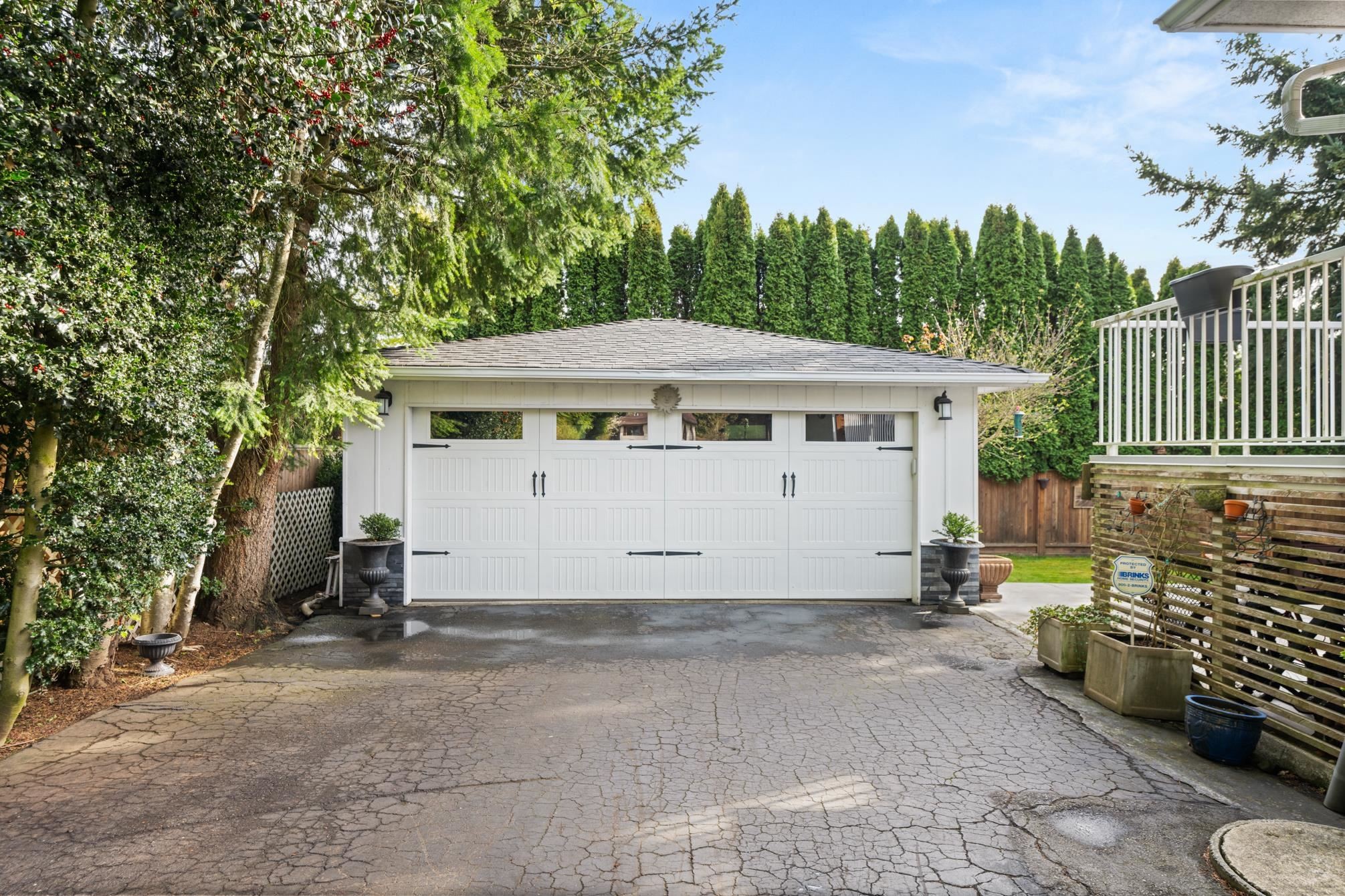









13558


15

Avenue,
Surrey,




BC
V4A 1L2

