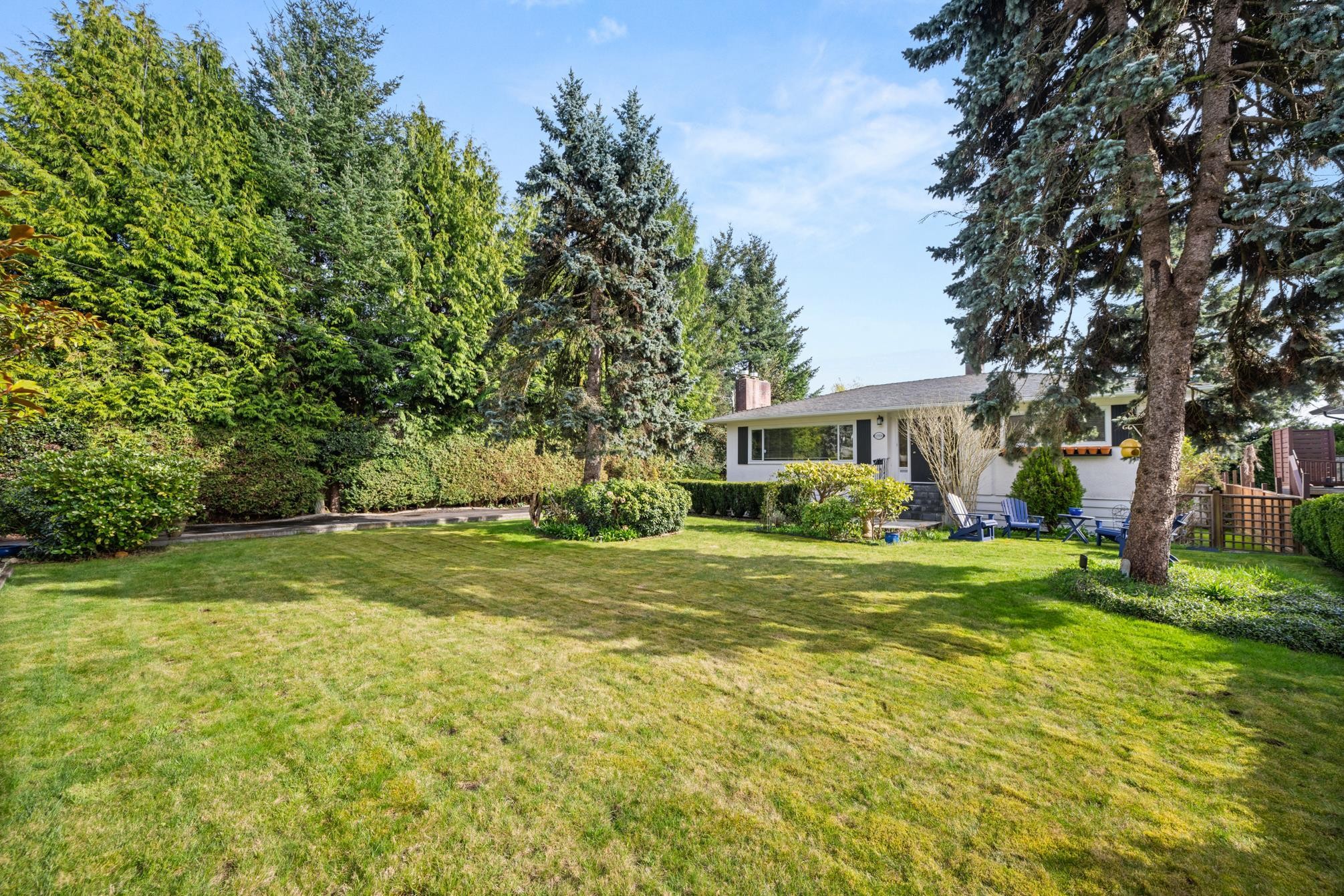 









13558


15

Avenue,
Surrey,




BC
V4A 1L2

