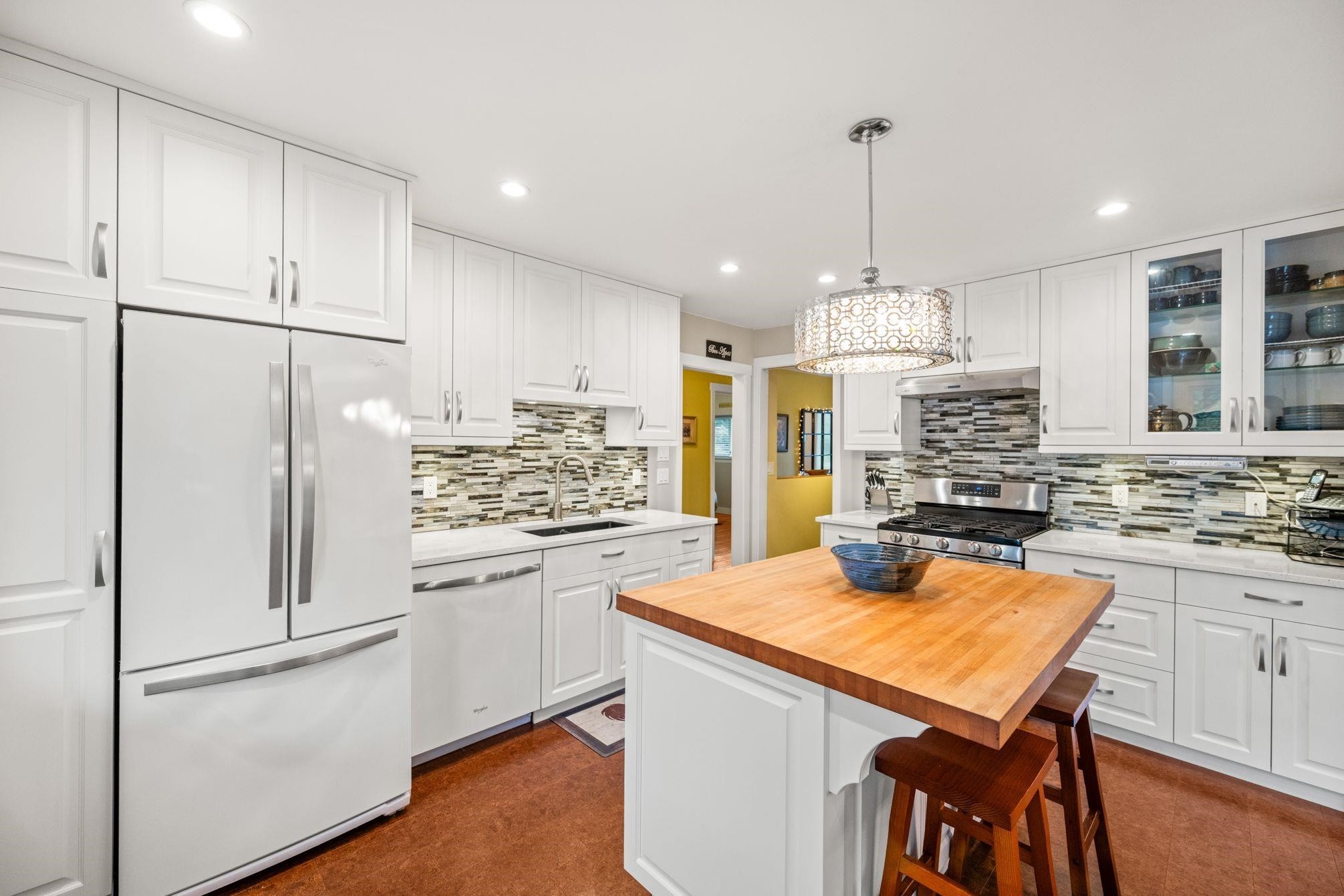 









13558


15

Avenue,
Surrey,




BC
V4A 1L2

