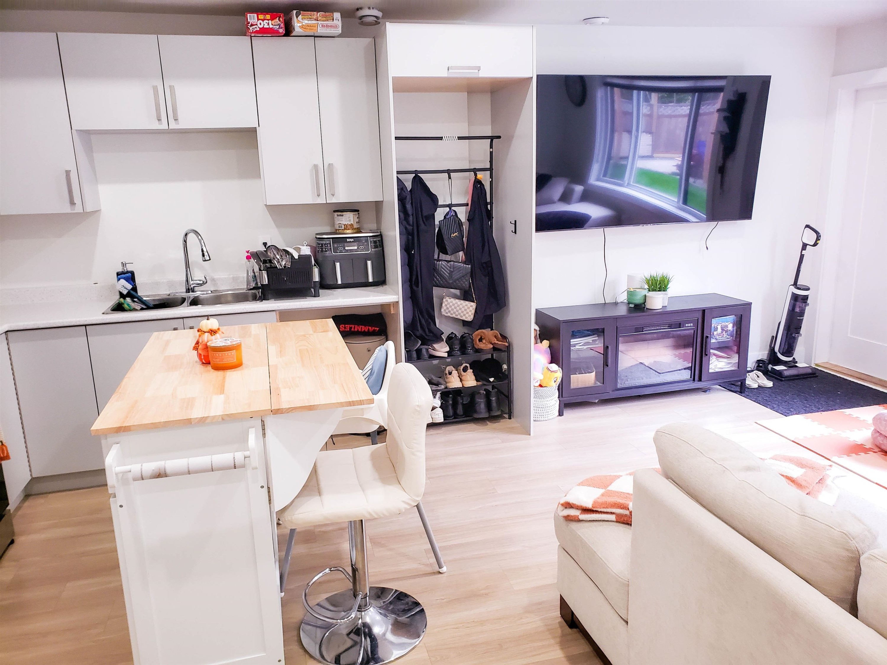 









32663


Cunningham

Avenue,
Mission,




BC
V4S 0E5

